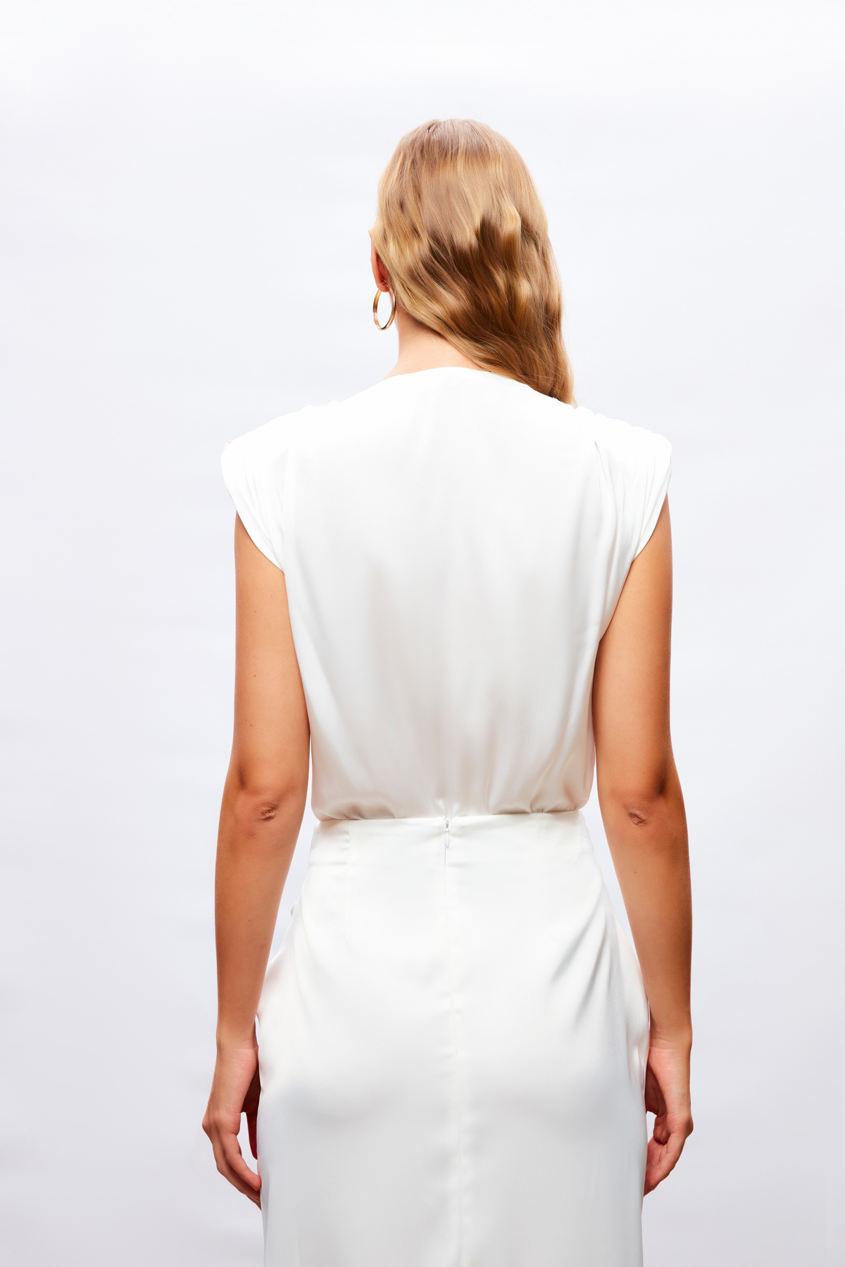 Zincir Aksesuarlı Saten Bodysuit Bluz - EKRU