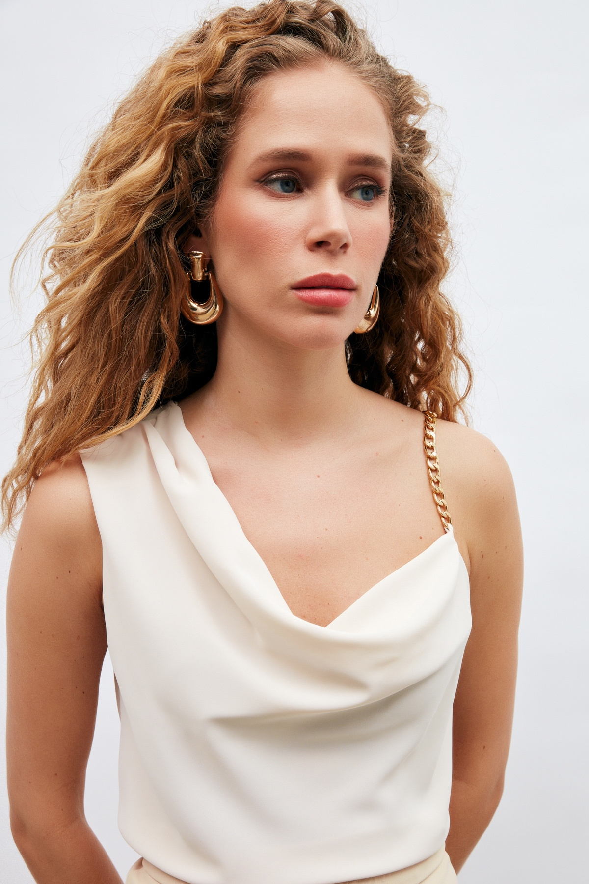 Zincir Askı Detaylı Bluz - BEJ