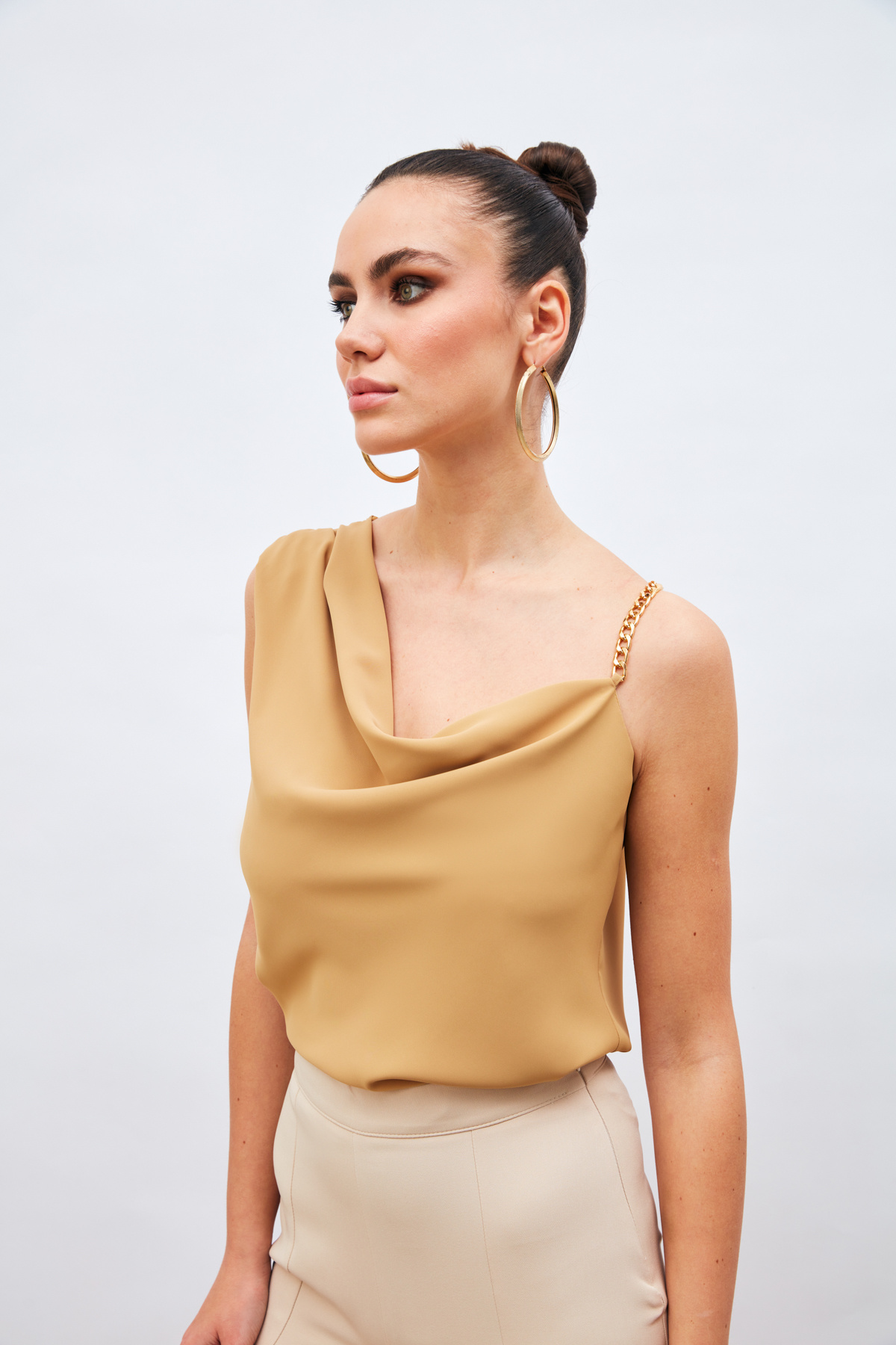 Zincir Askı Detaylı Bluz - CAMEL