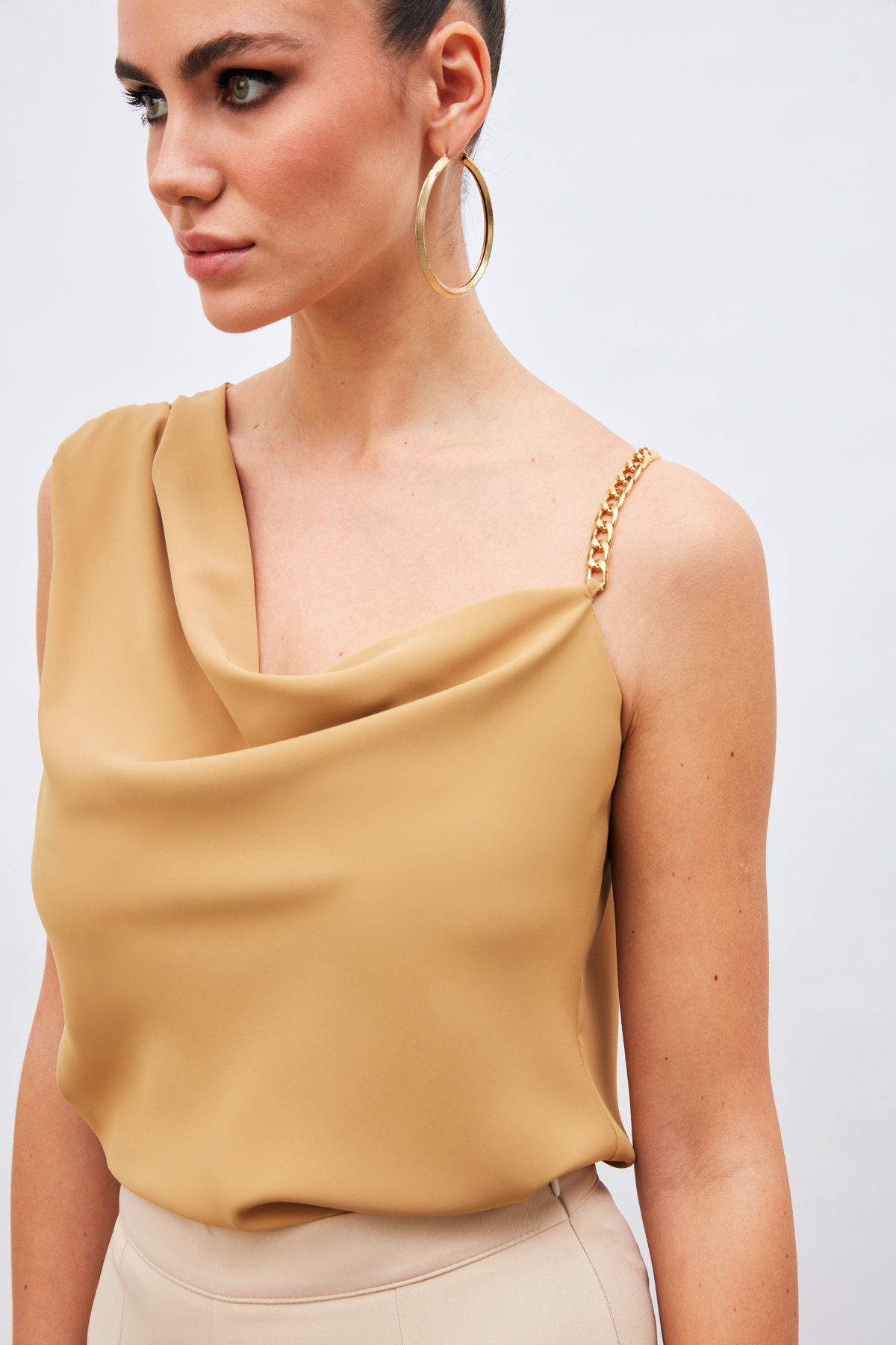 Zincir Askı Detaylı Bluz - CAMEL