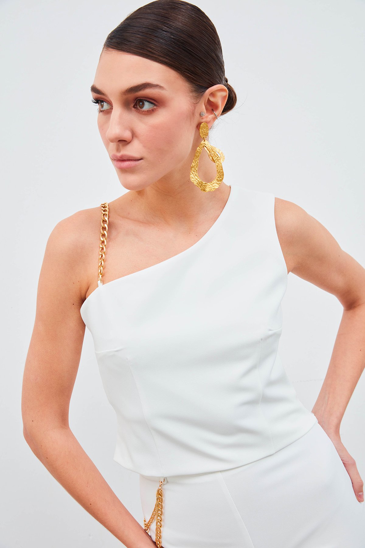 Zincir Askı Detaylı Crop Bluz - EKRU