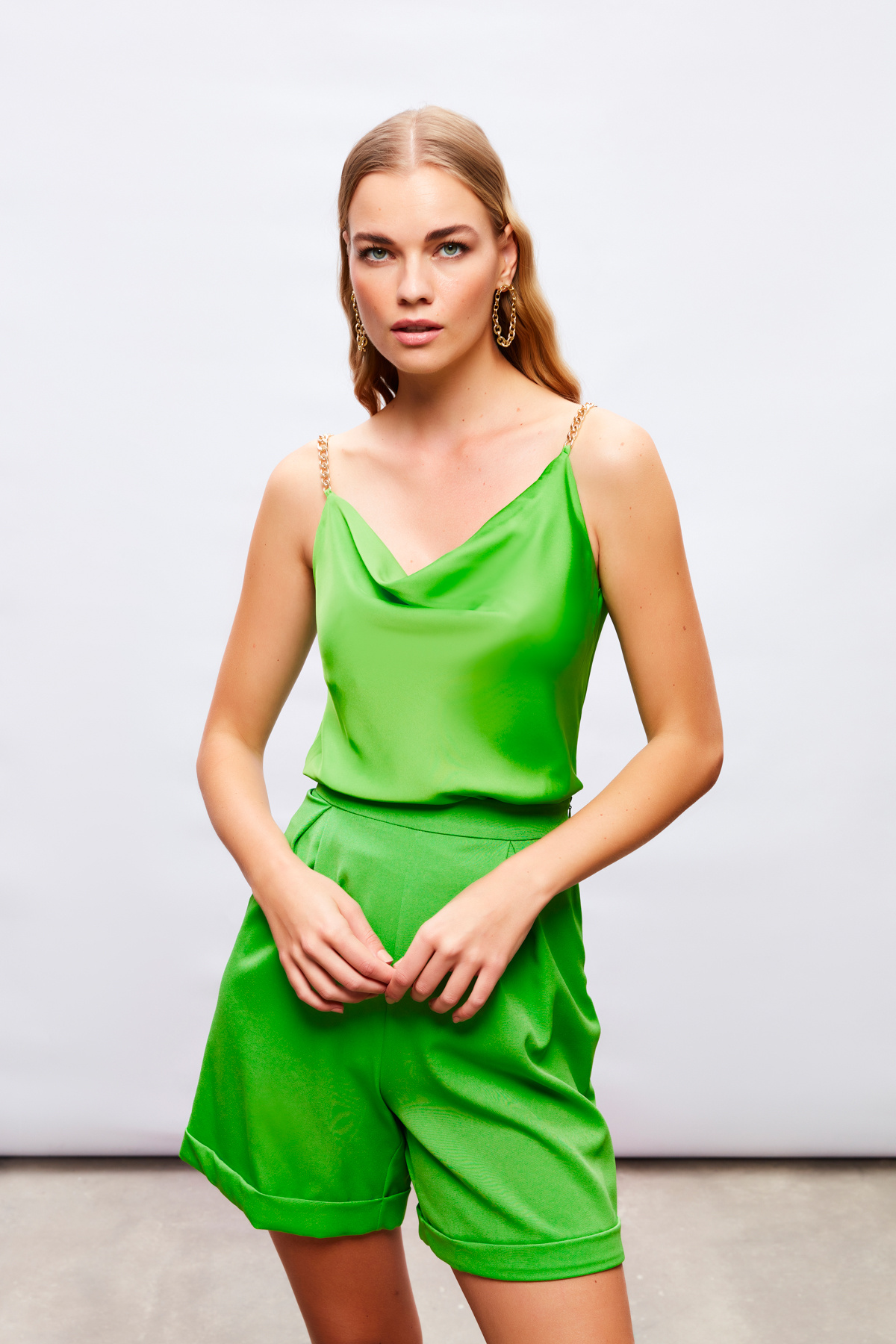 Zincir Askılı Saten Bluz - AÇIK YEŞİL