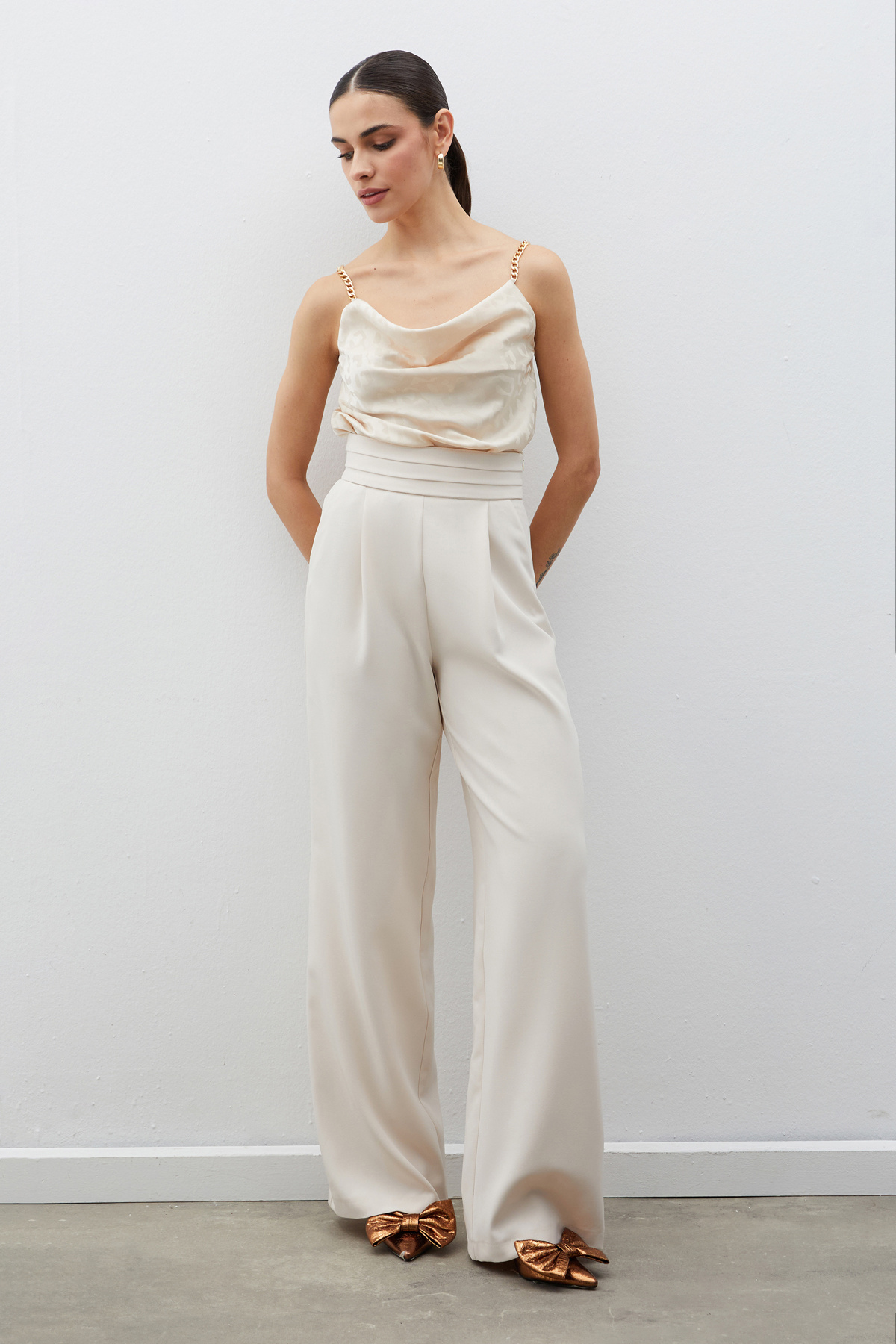 Zincir Askılı Saten Bluz - BEJ