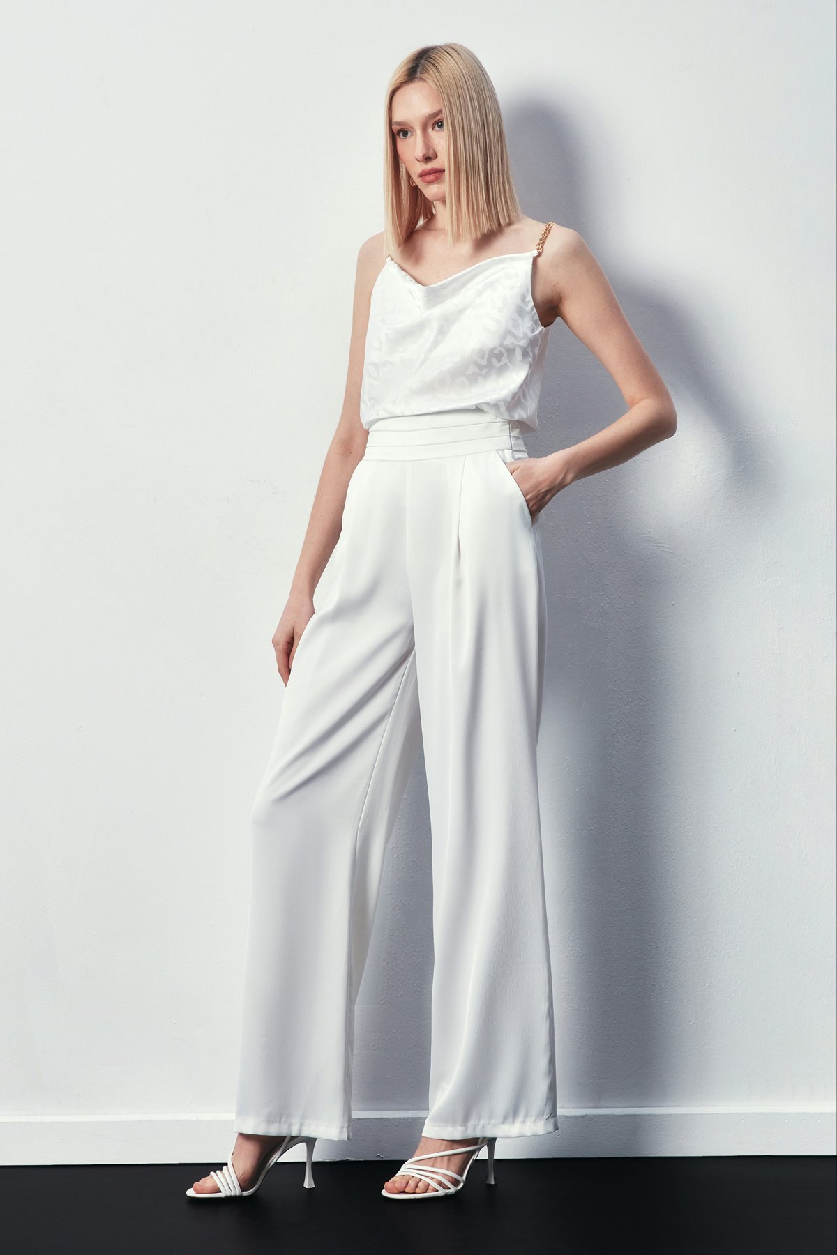 Zincir Askılı Saten Bluz - EKRU