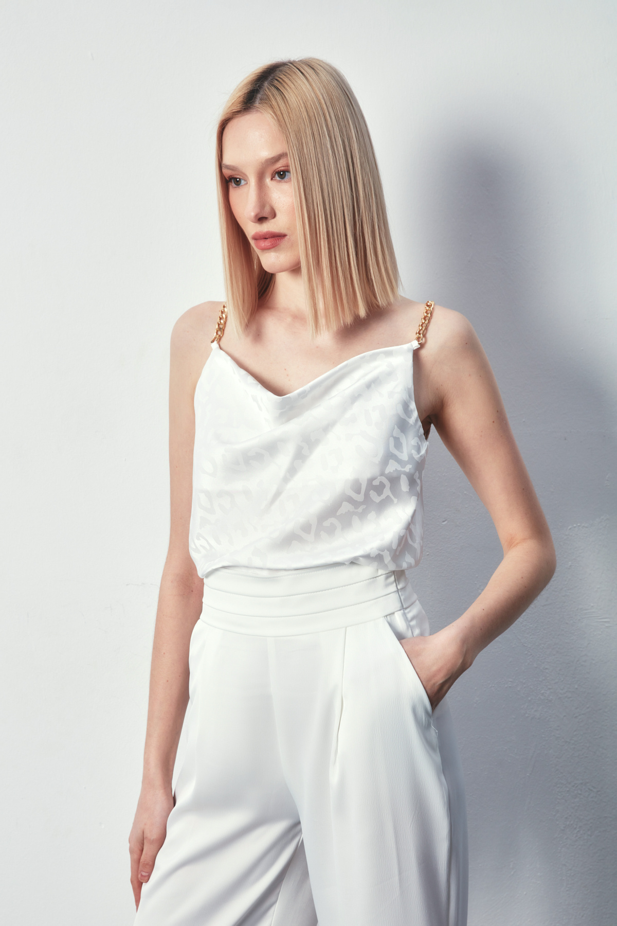 Zincir Askılı Saten Bluz - EKRU