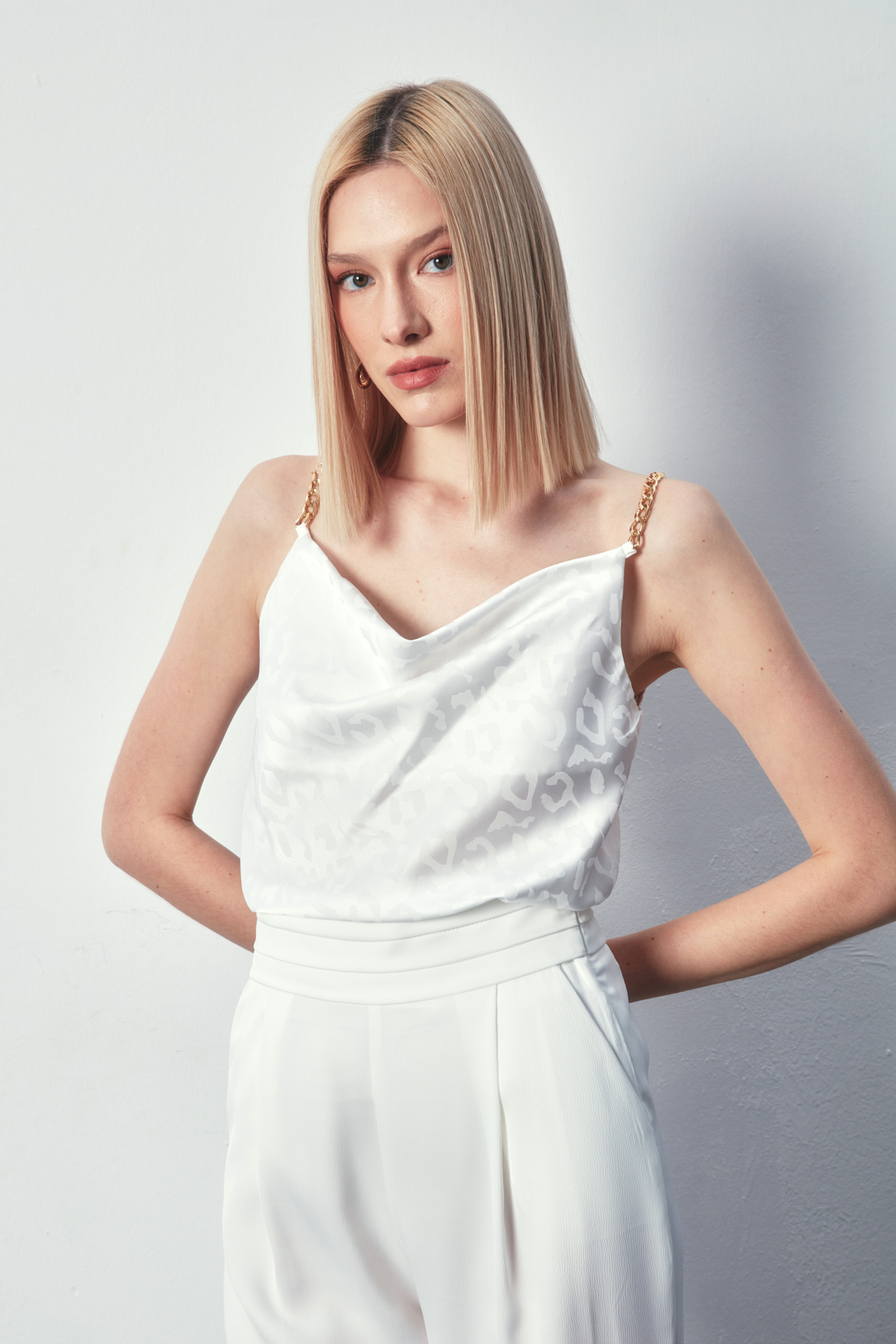 Zincir Askılı Saten Bluz - EKRU