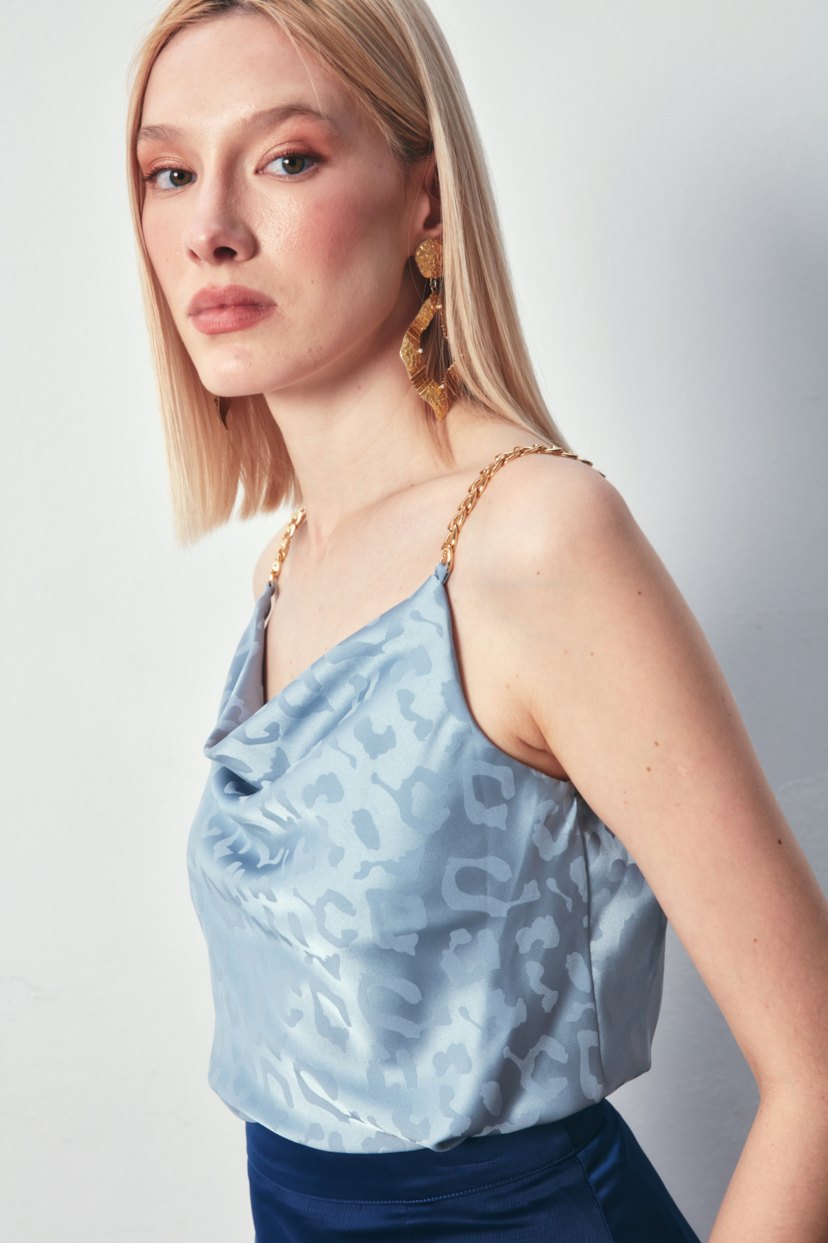 Zincir Askılı Saten Bluz - MAVİ