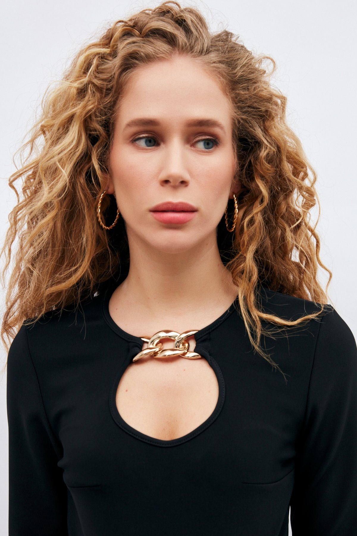 Zincir Detaylı Bluz - SİYAH