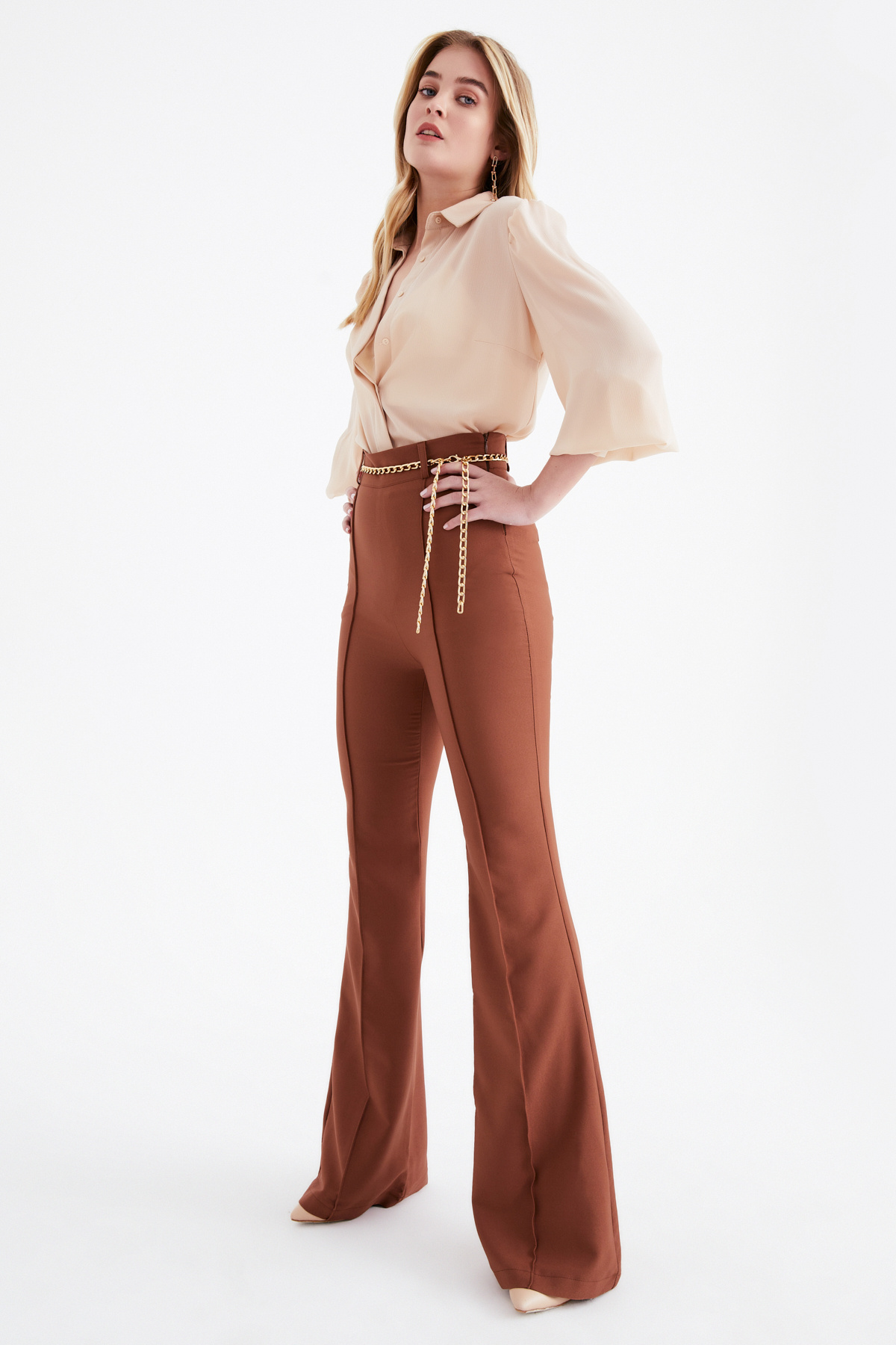 Chain belt flared trousers - BROWN