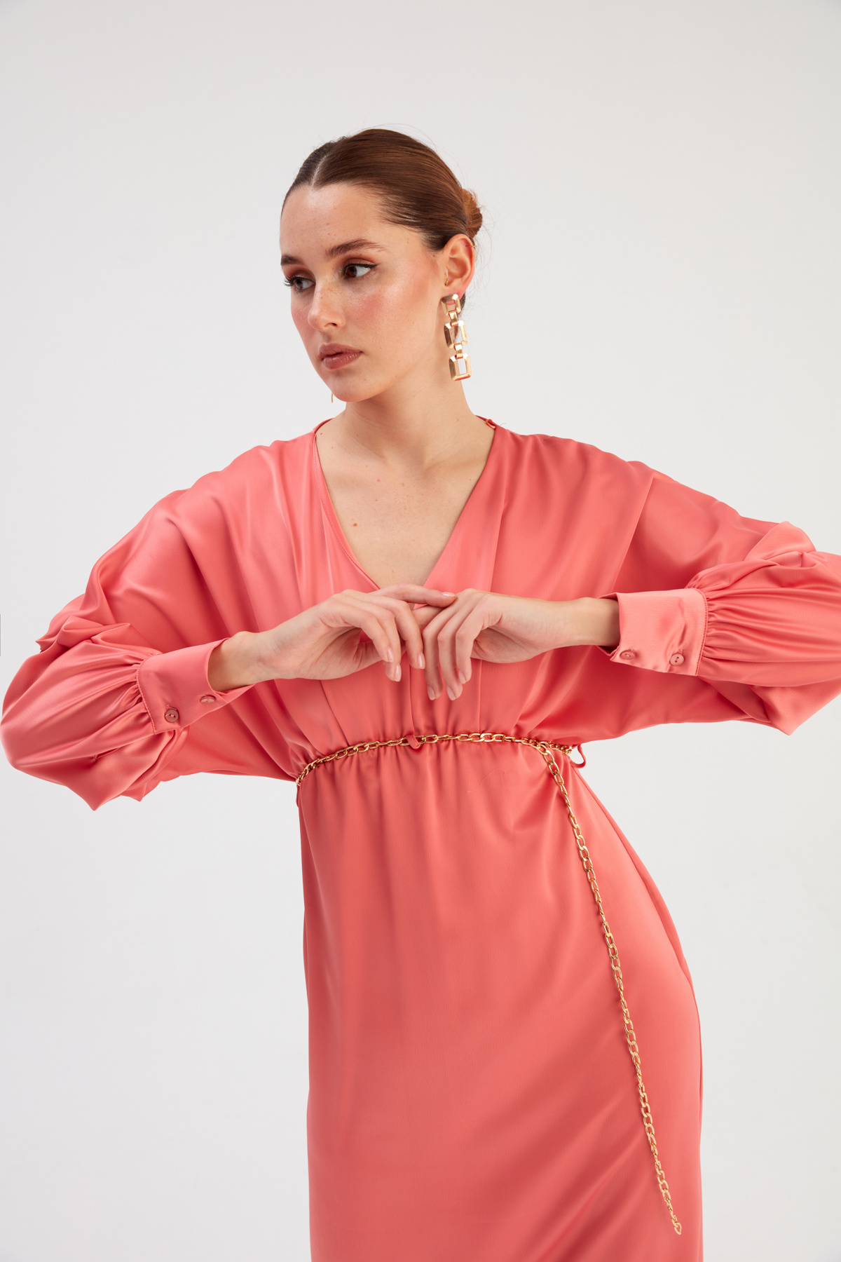 Zincir Kemerli Saten Elbise - GUL KURUSU