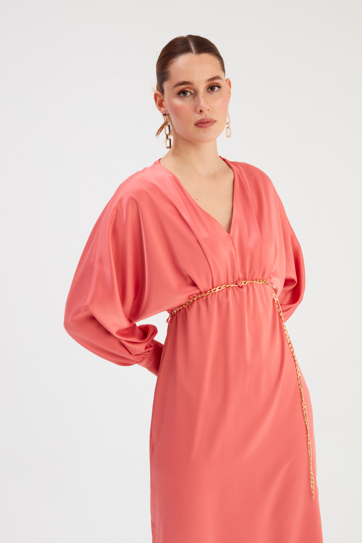 Zincir Kemerli Saten Elbise - GUL KURUSU