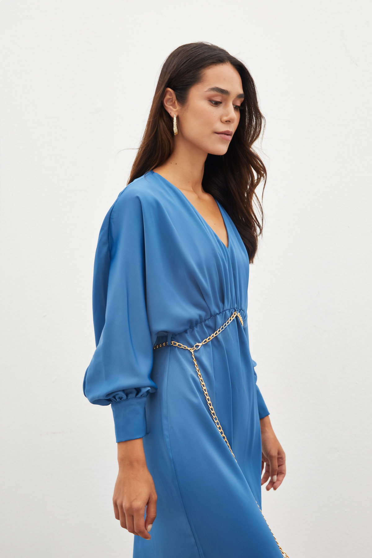 Zincir Kemerli Saten Elbise - İNDİGO