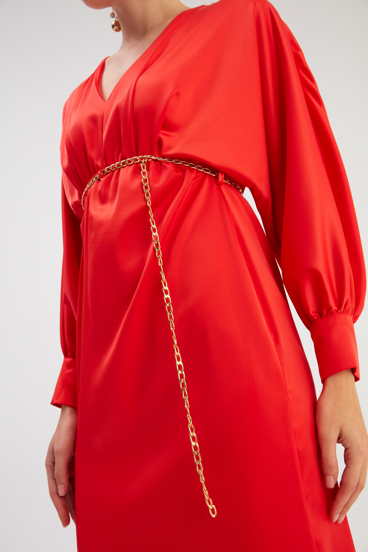 Zincir Kemerli Saten Elbise - MERCAN