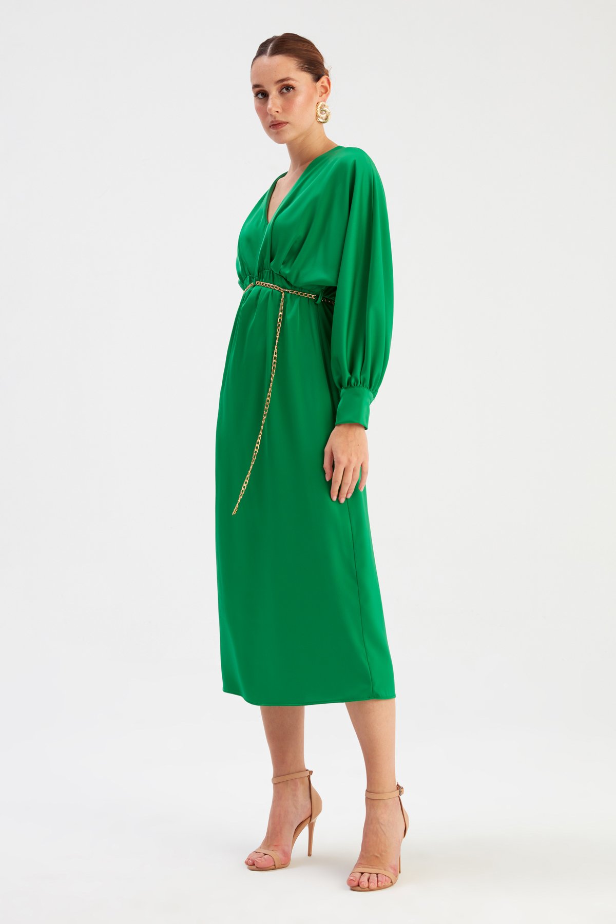 Zincir Kemerli Saten Elbise - ZÜMRÜT