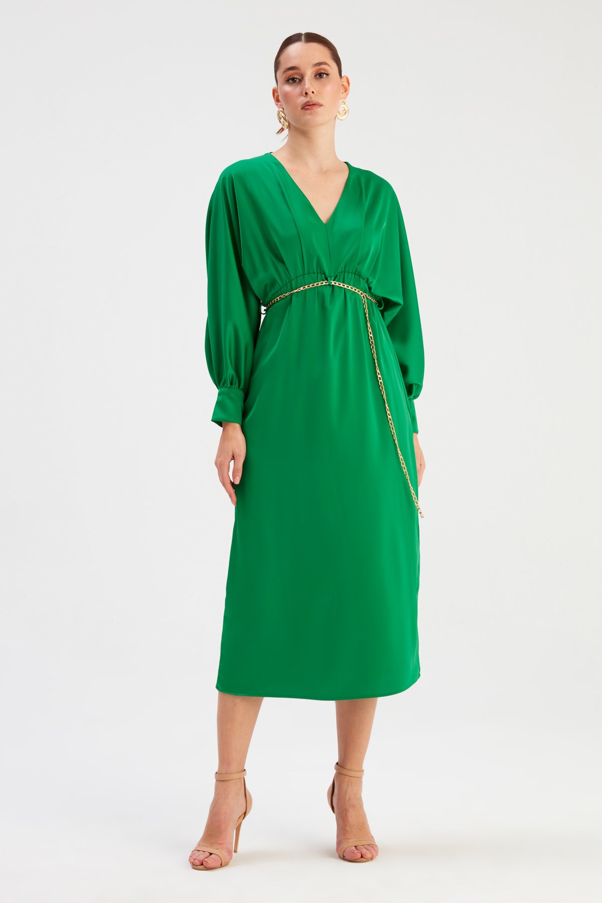 Zincir Kemerli Saten Elbise - ZÜMRÜT