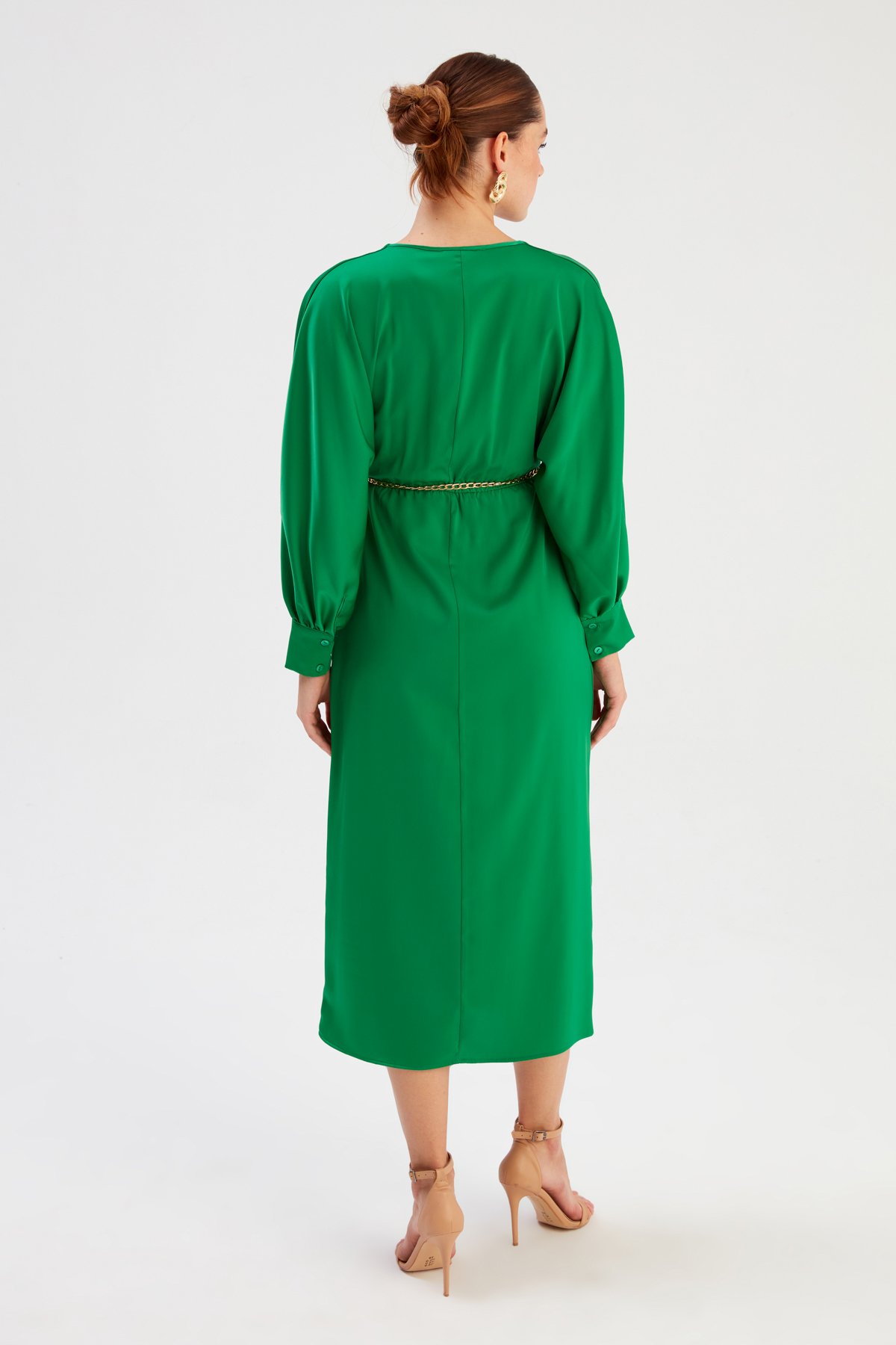 Zincir Kemerli Saten Elbise - ZÜMRÜT