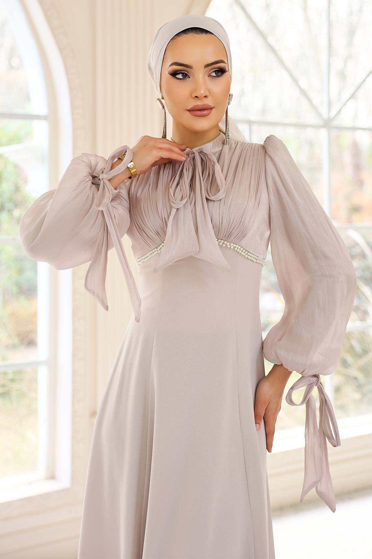 Bağcık ve İnci Detaylı Yoryo İpek Krep Kombinli Tesettür Abiye Elbise TAŞ 1685