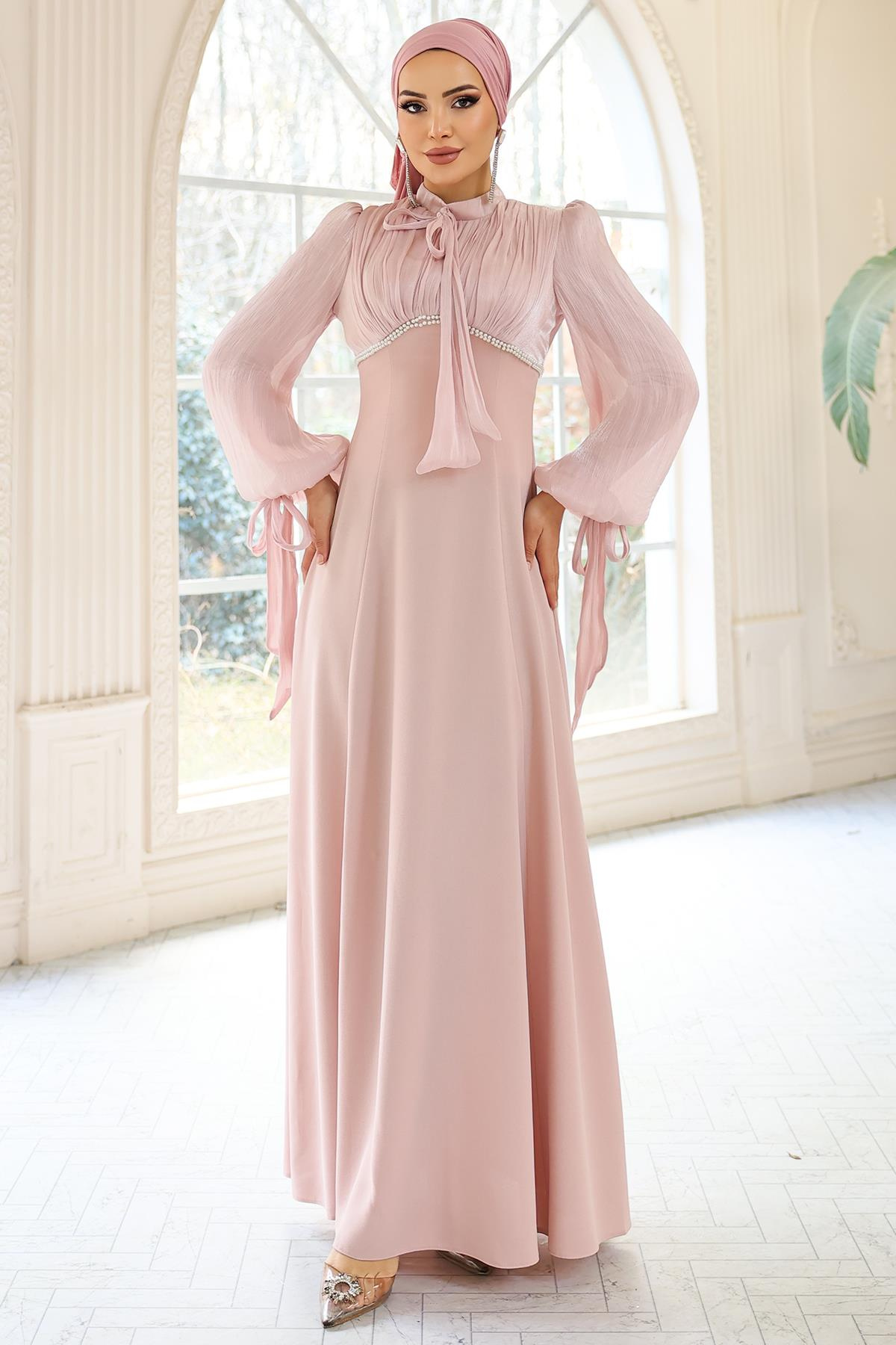 Bağcık ve İnci Detaylı Yoryo İpek Krep Kombinli Tesettür Abiye Elbise PUDRA 1685