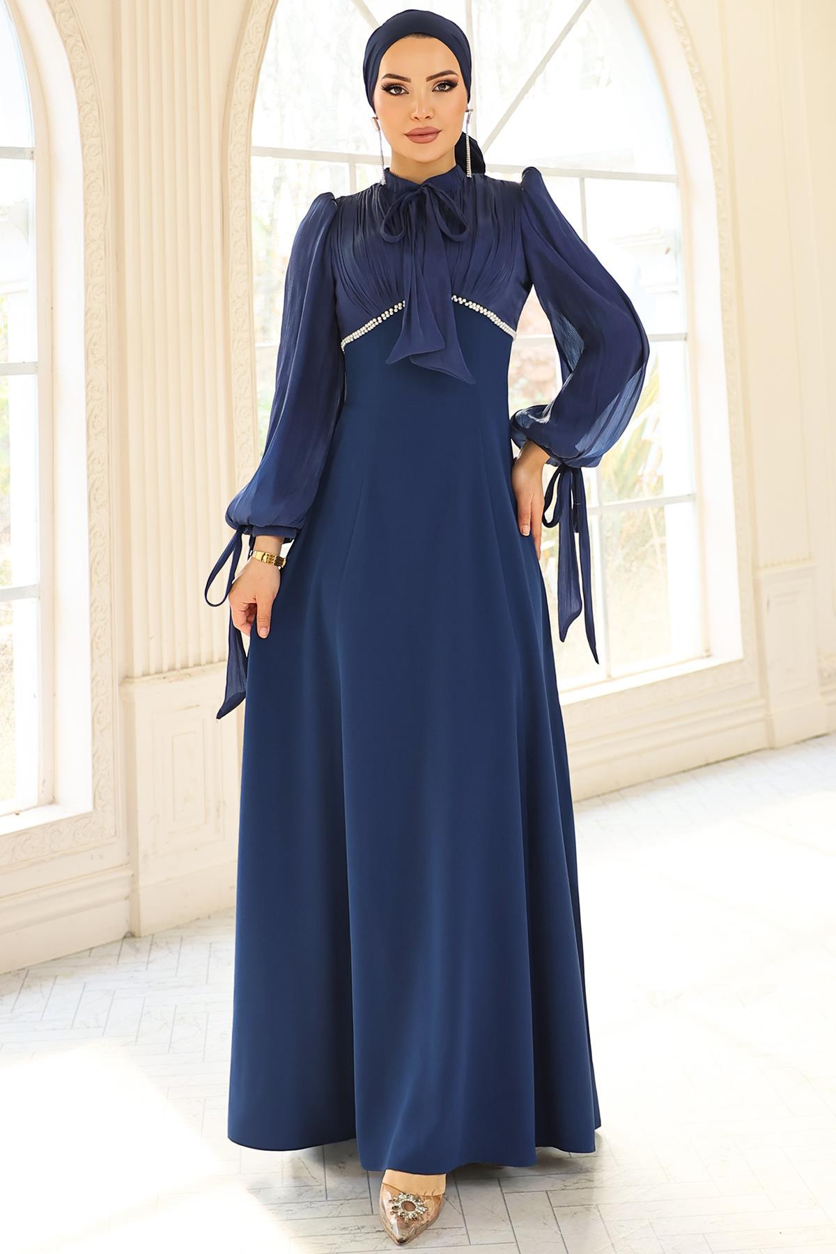 Bağcık ve İnci Detaylı Yoryo İpek Krep Kombinli Tesettür Abiye Elbise K. İNDİGO 1685
