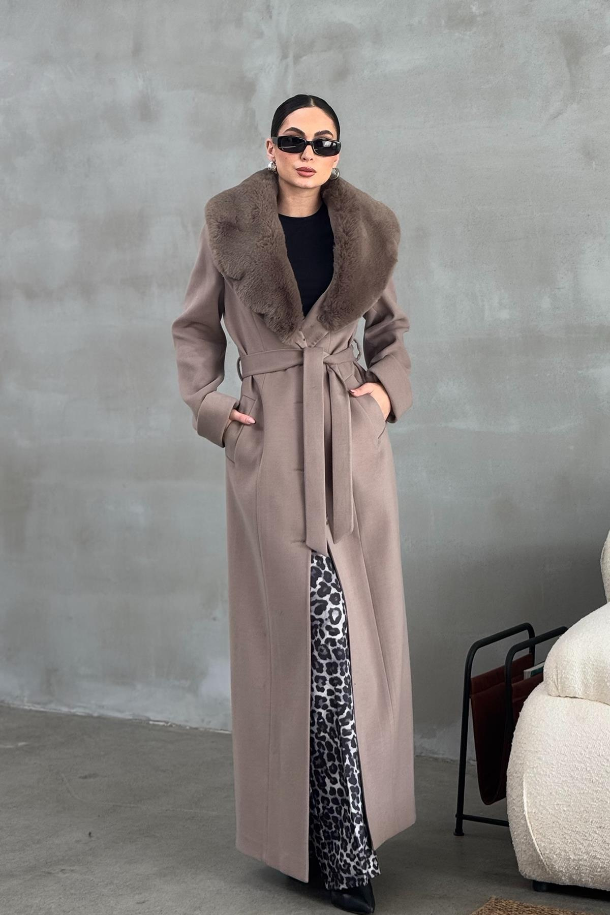 Çıkabilen Kürklü Erkek Yaka Belden Kuşaklı Manto VİZON 3015-Y