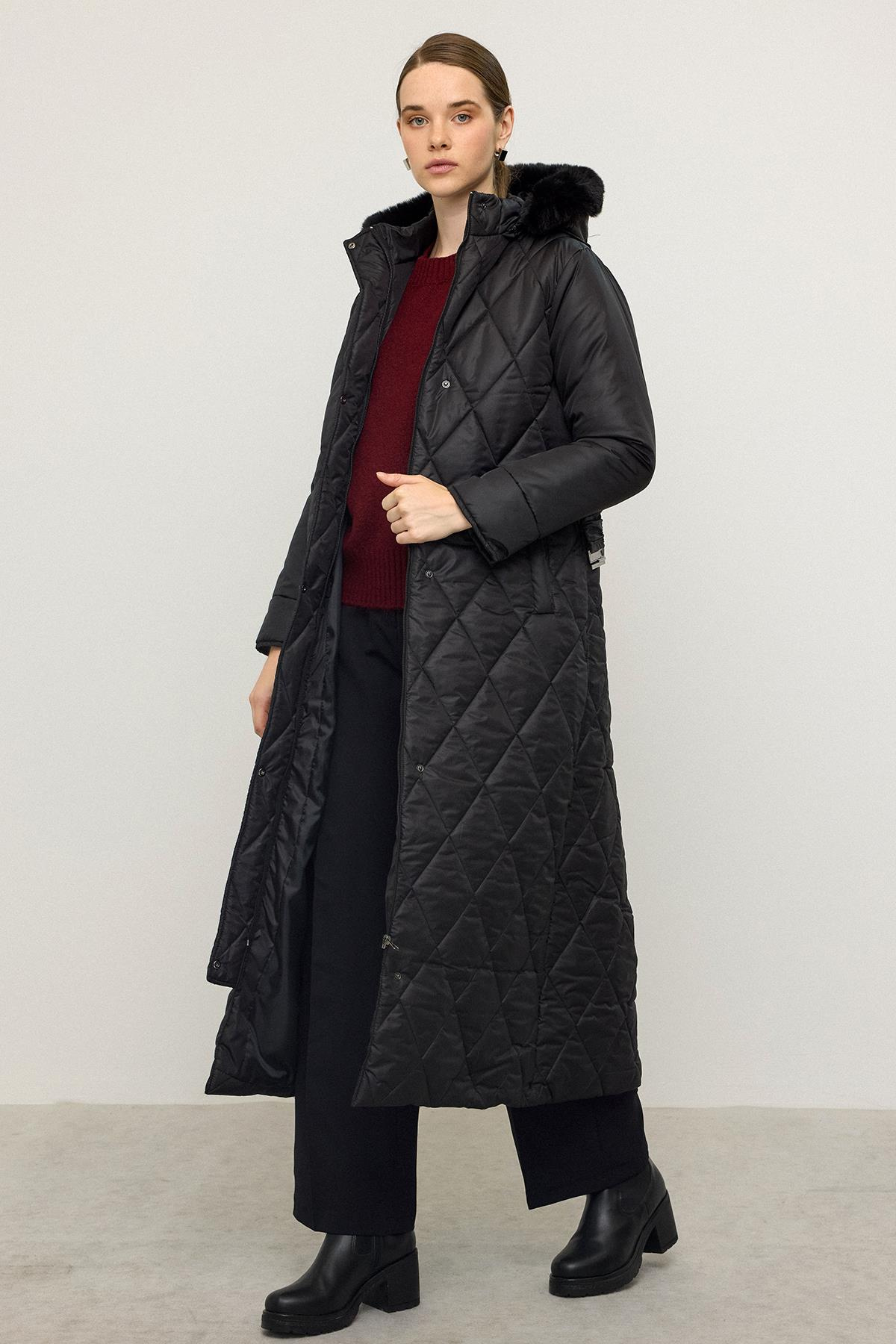 Çıkabilen Kürklü Kapüşonlu Fermuar Kapamalı Uzun Kapitone Mont SİYAH 6791