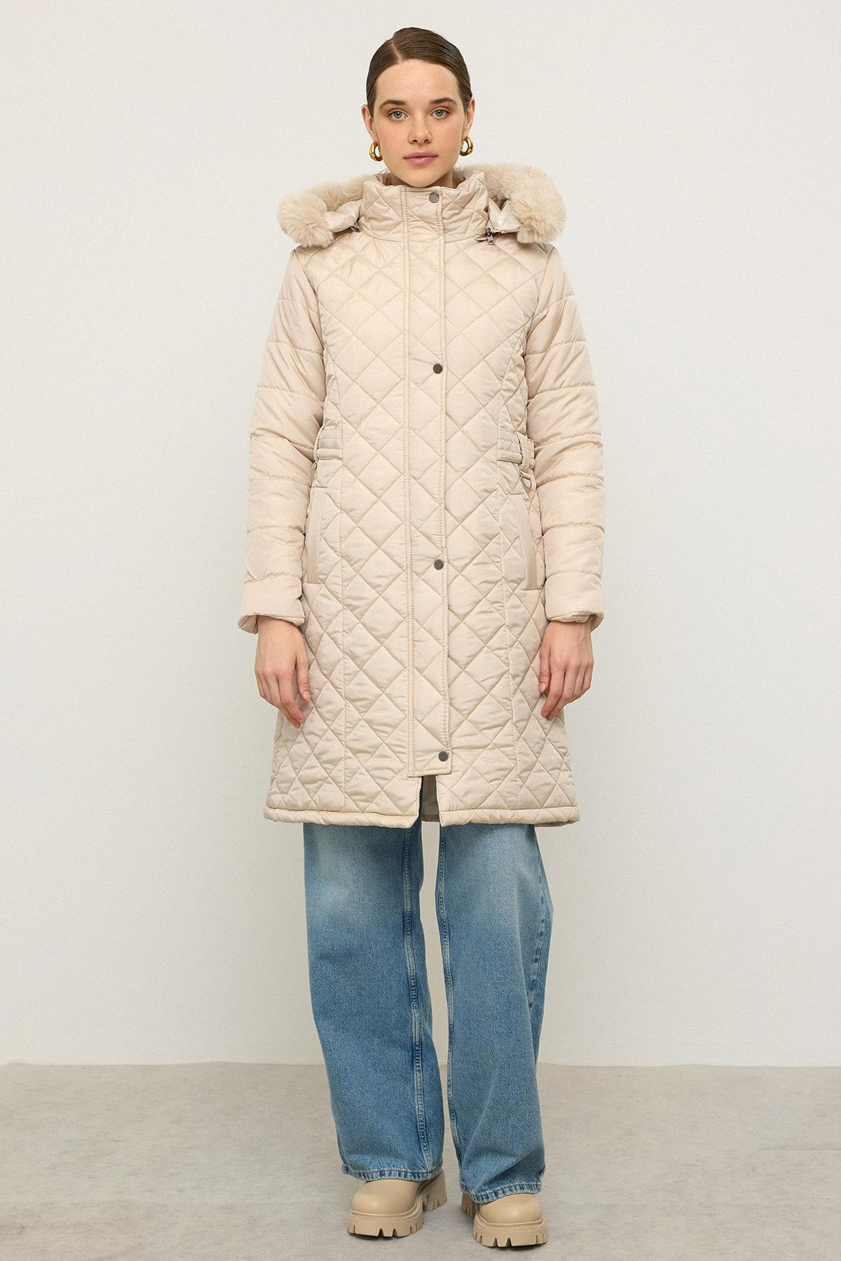 Çıkabilen Kürklü Kapüşonlu Metal Aksesuarlı Kapitone Mont TAŞ 6790