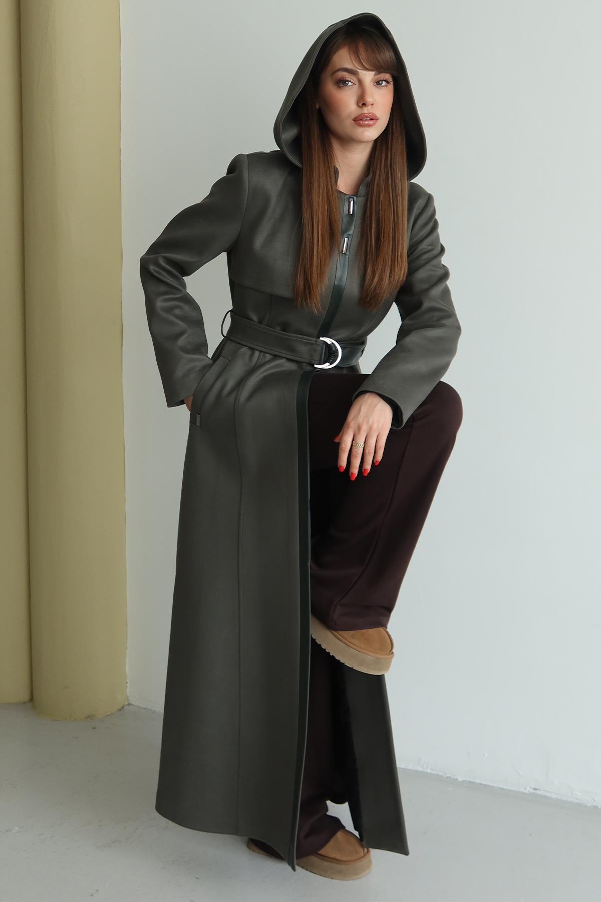 Çıkabilir Kapüşonlu Deri Garnili Gabardin Süet Görünümlü Pardesü YEŞİL 6806