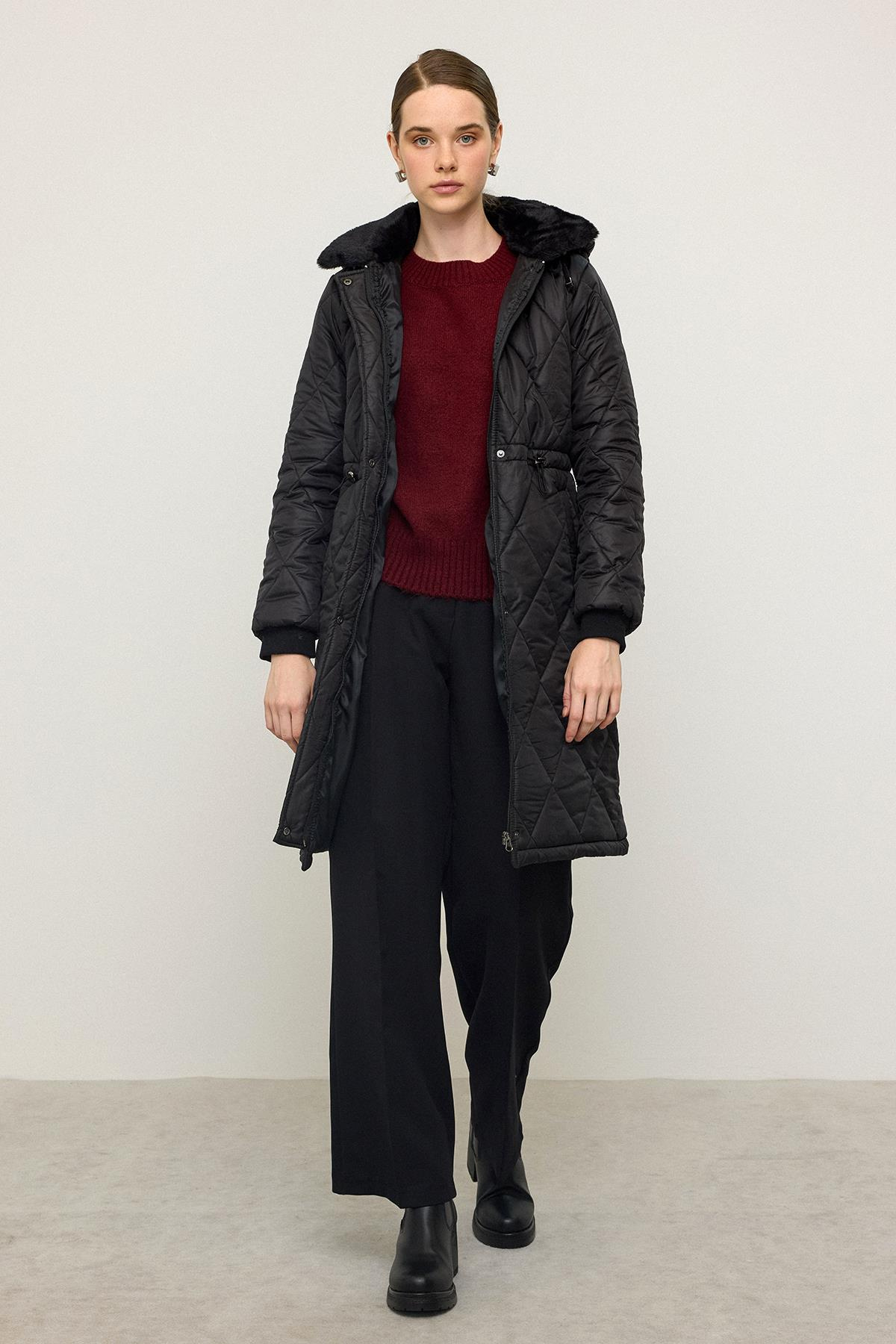 Çıkabilir Kapüşonlu Yakası Kürk Detaylı Kapitone Mont SİYAH 6624