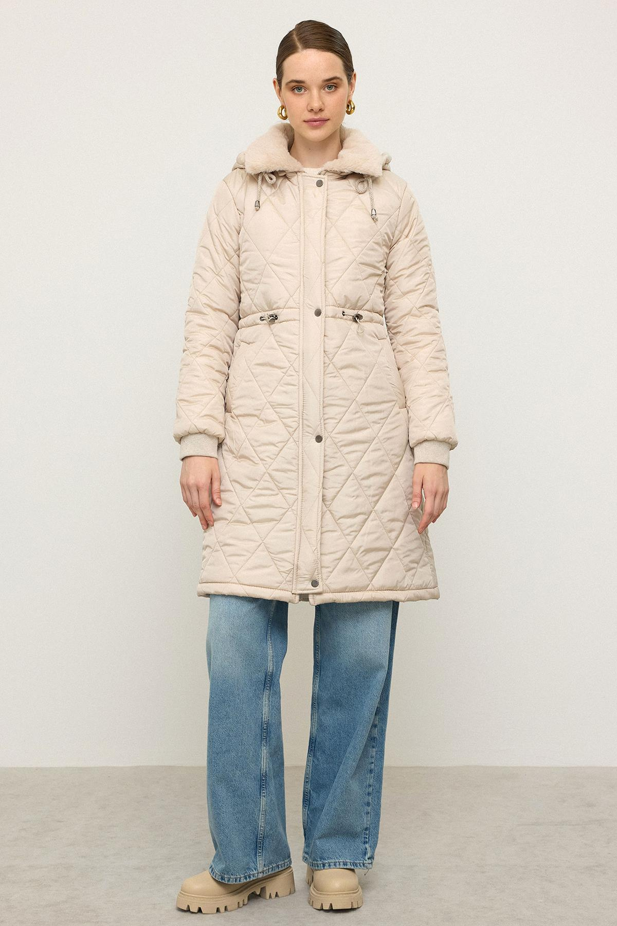 معطف مبطن بغطاء رأس قابل للإزالة وياقة من الفرو حجر 6624