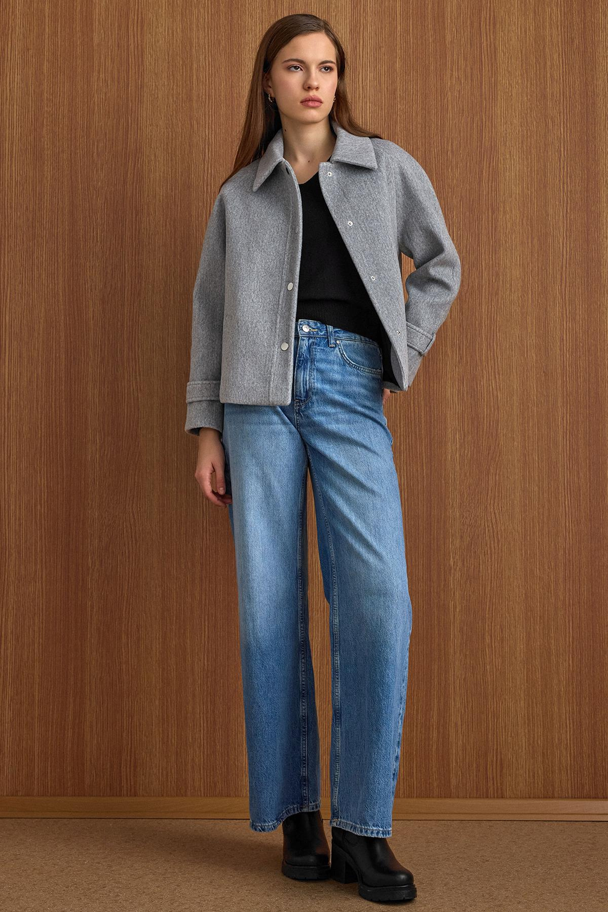 Çıt Çıt Kapamalı Pat Detaylı Kısa Kaban AÇIK GRİ 3163