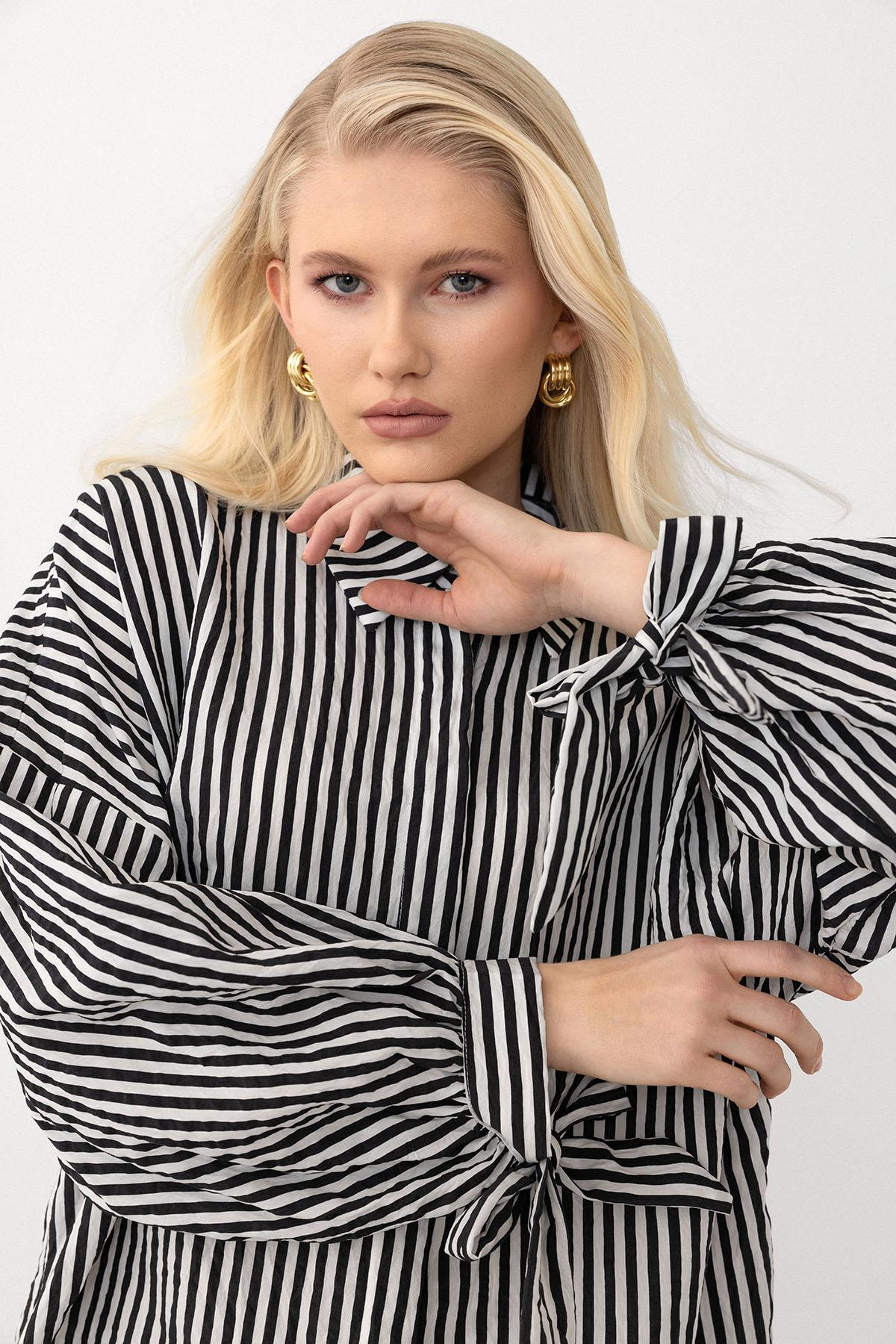 بدلة من قطعتين بقميص مخطط وبنطلون بخصر مطاطي أسود 7939-TK