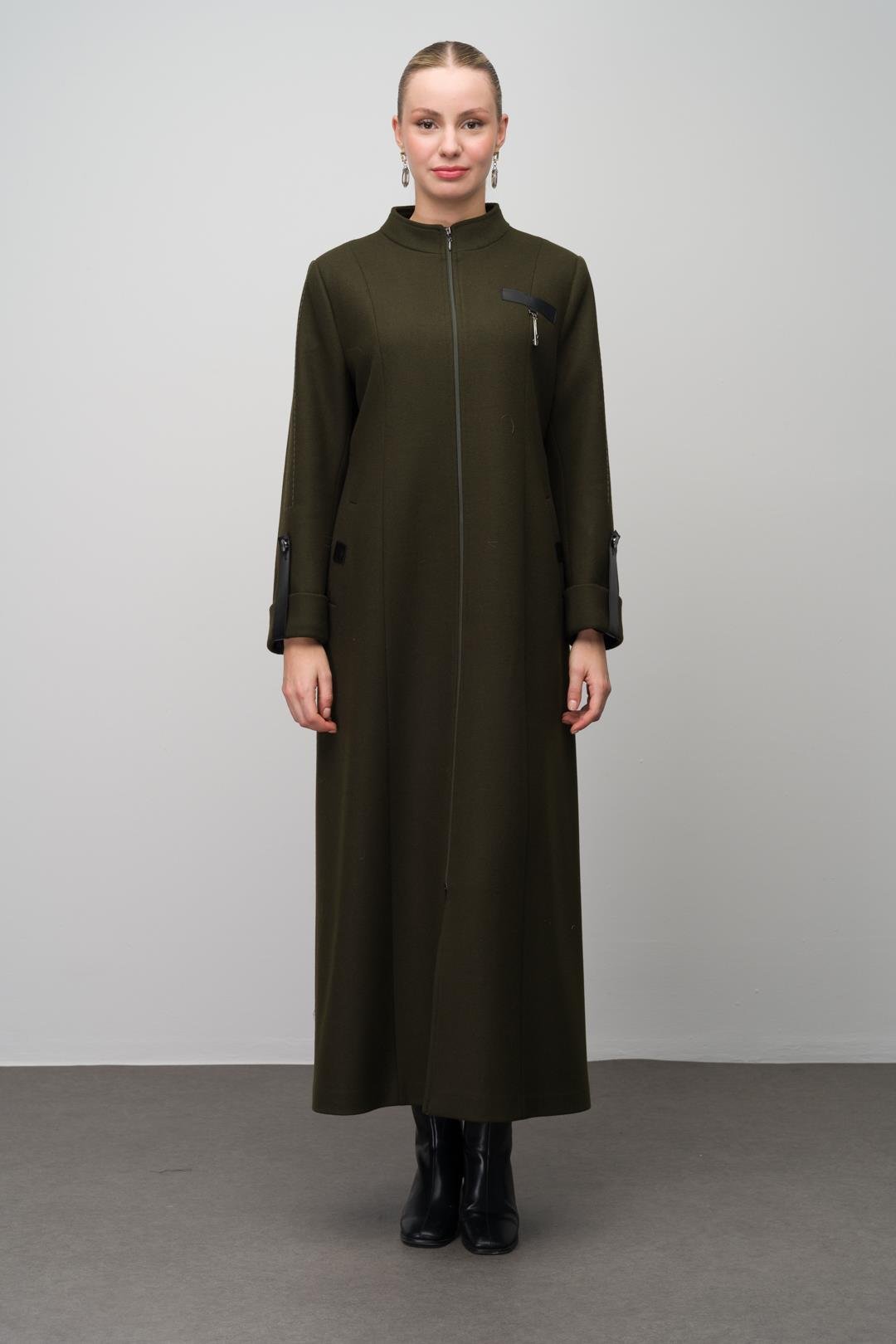 معطف علوي من مزيج الصوف بمقاسات كبيرة مع تفاصيل من الجلد والإكسسوارات يمين 6629