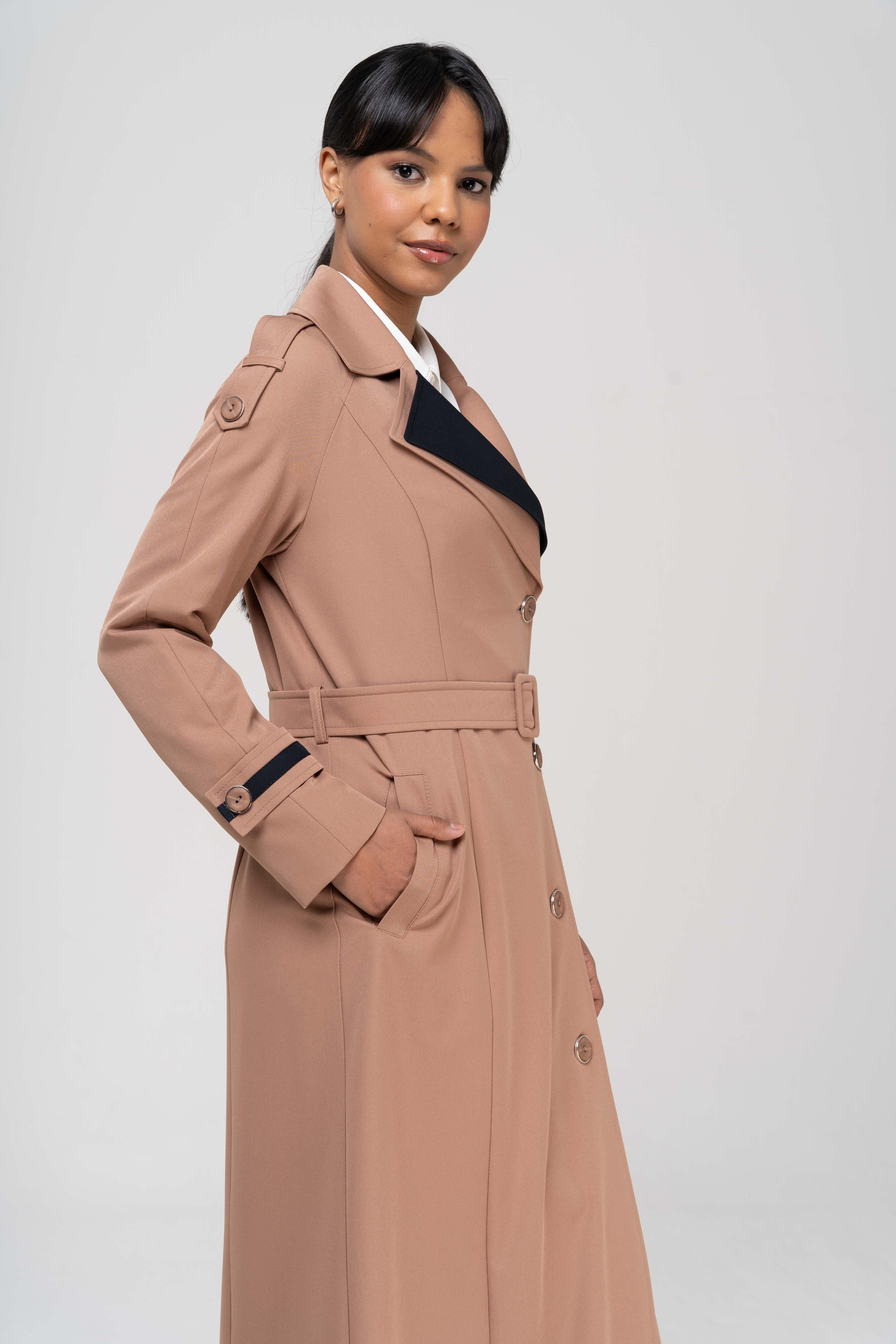 معطف مبطن مع كتاف مزخرفة وتفاصيل طوق مزدوج كامل 6556