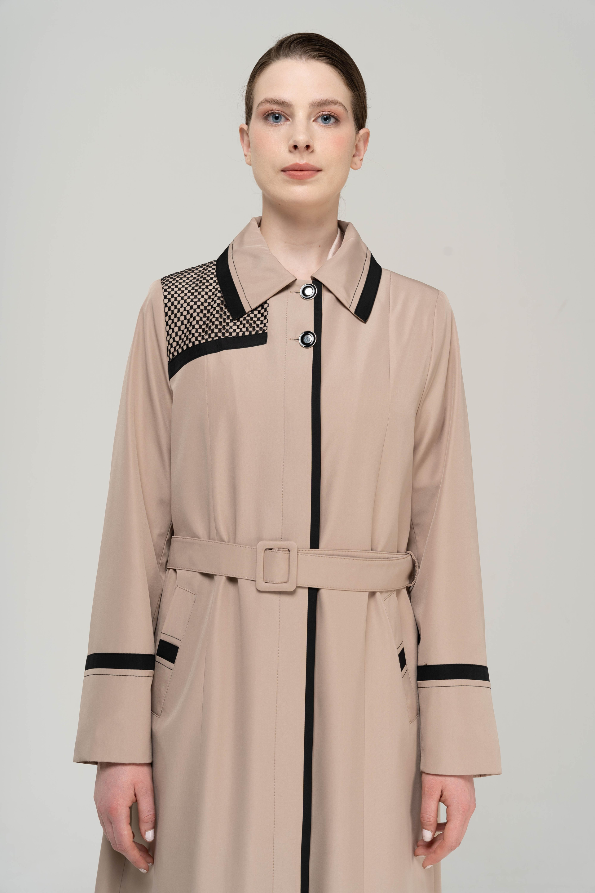 Gömlek Yaka Garni ve File Detaylı Büyük Beden Astarlı Uzun Trençkot VİZON 4296