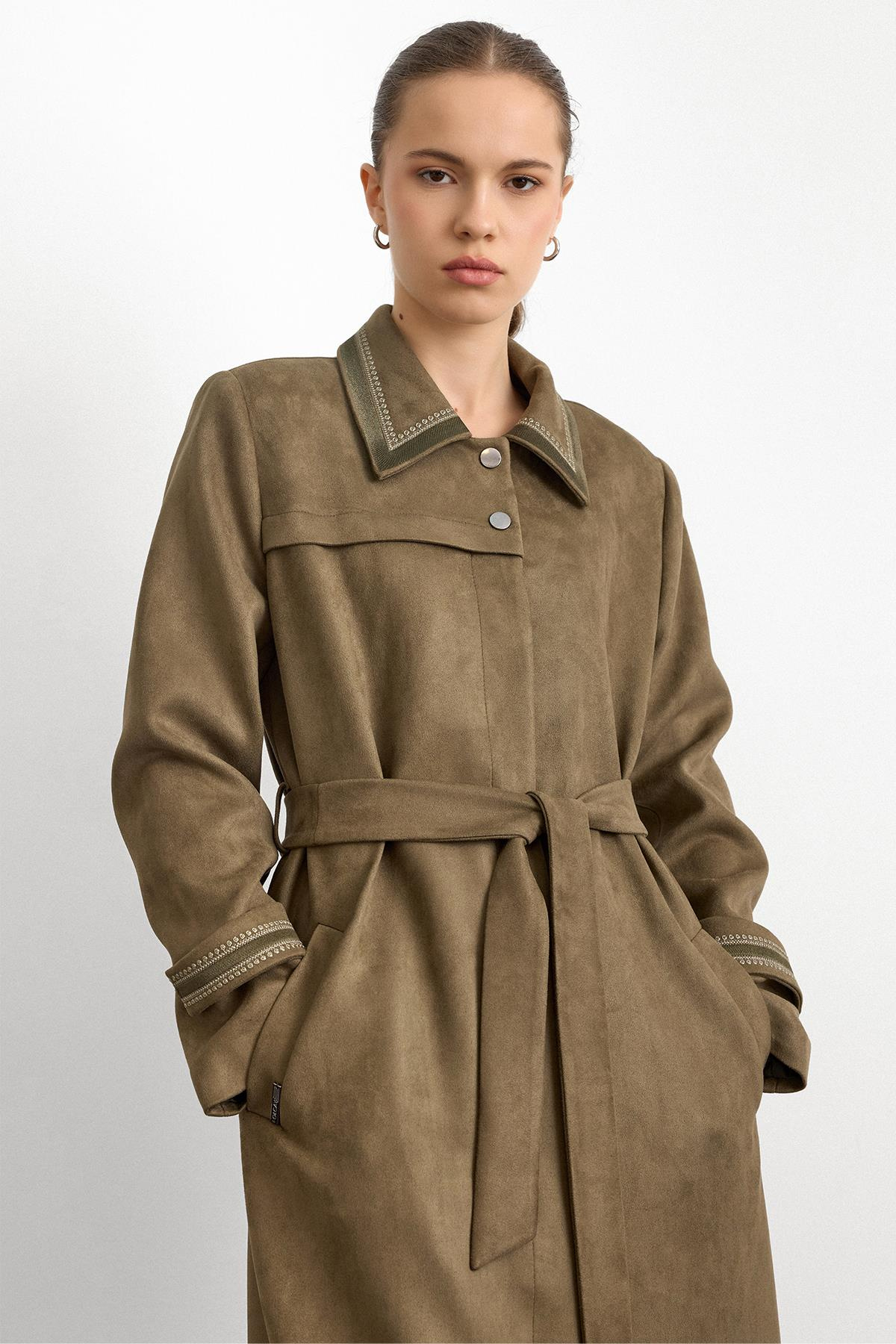 Gömlek Yaka İşleme Detaylı Süet Görünümlü Büyük Beden Pardesü A.HAKİ 6785