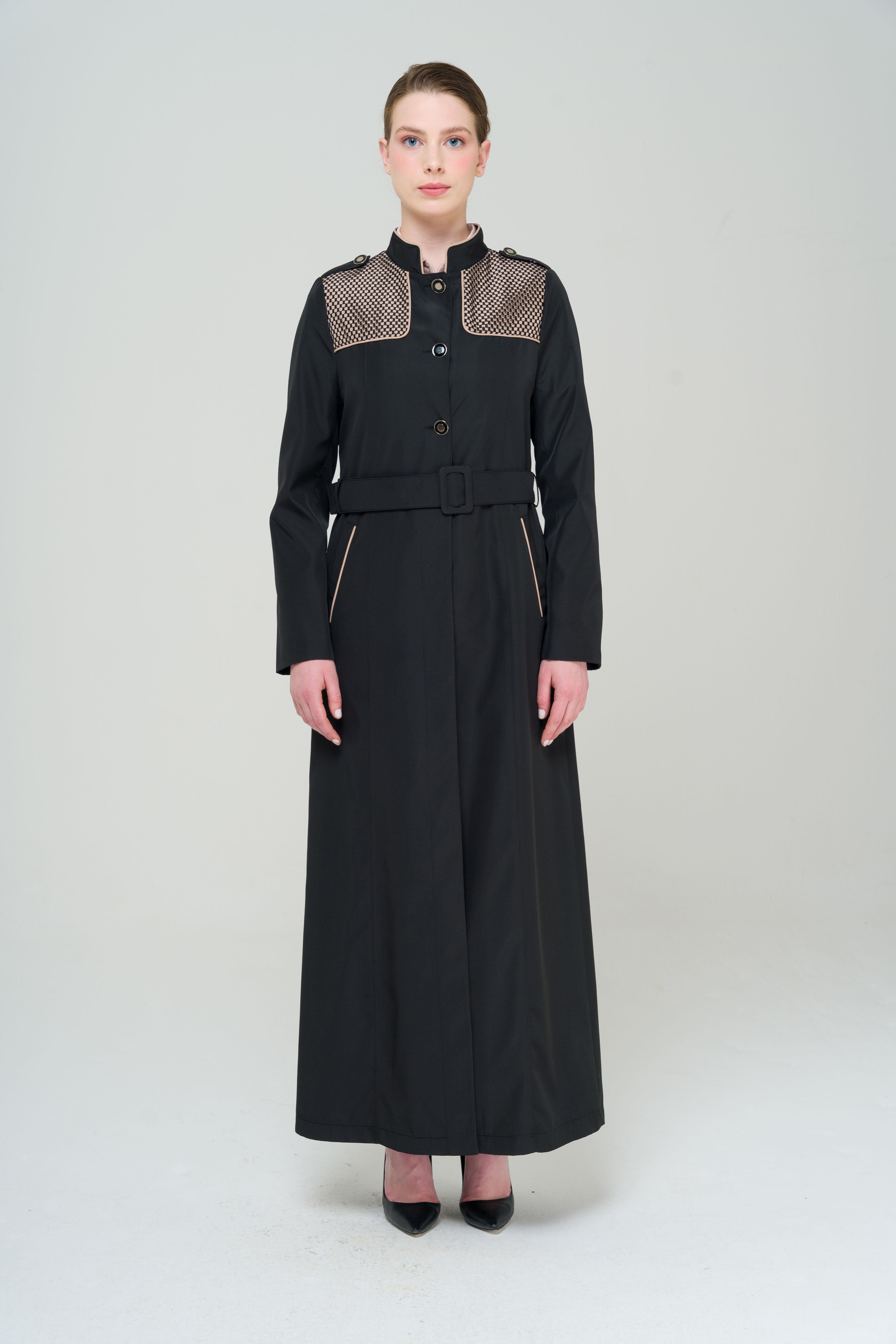 معطف ترنش طويل مع ياقة جد، وكتاف، وتفاصيل شبكية وبطانة أسود 4294