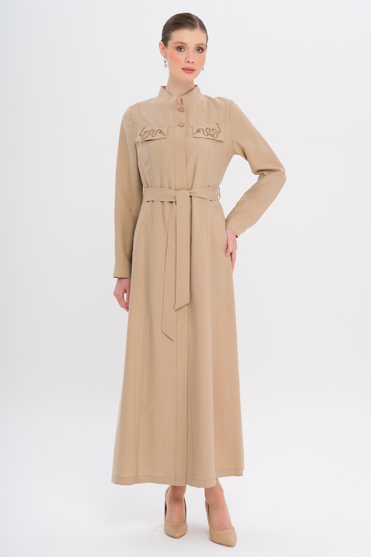 معطف علوي من المودال غير المبطن مع تفاصيل تطريز وخرز على شكل طوق القاضي يفعل 6728