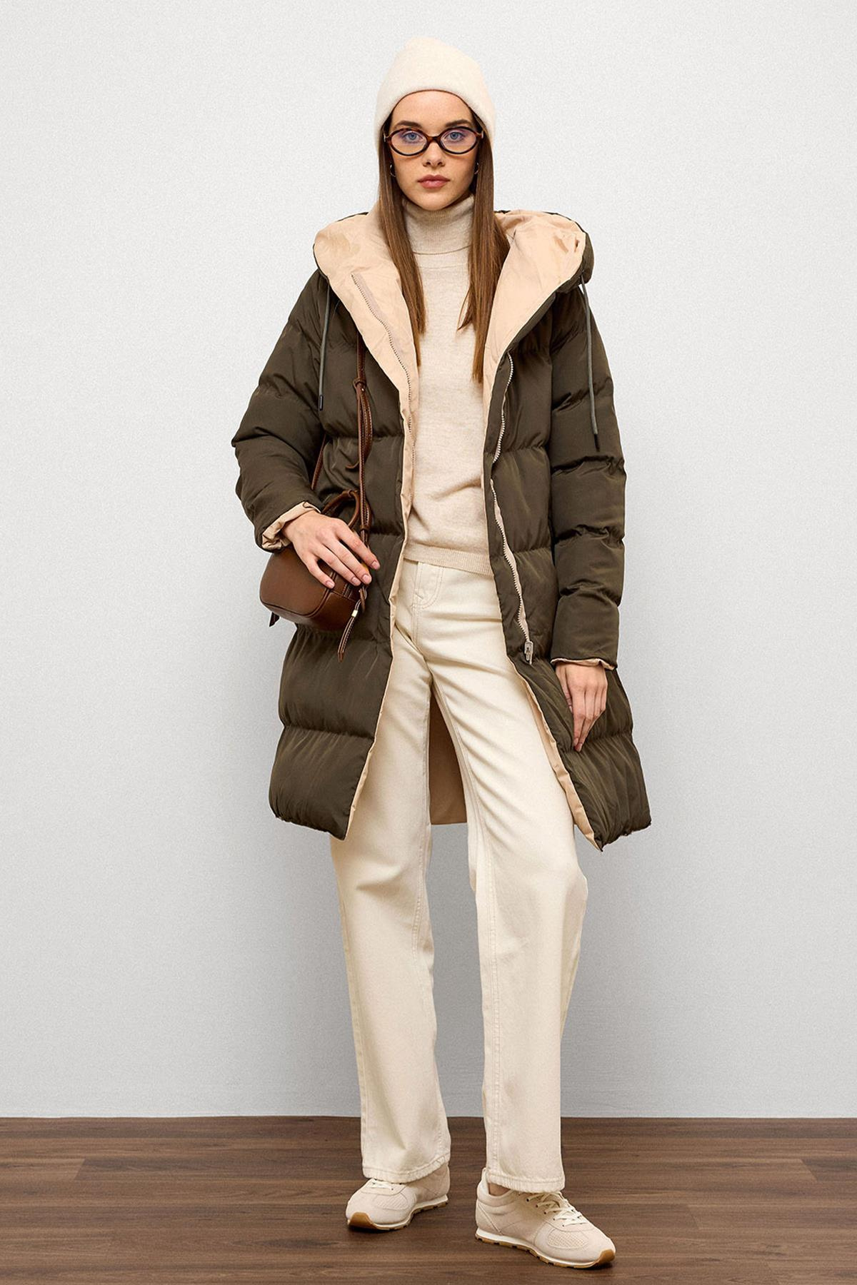 سترة منفوخة بغطاء رأس بلونين على الوجهين حجر الكاكي 5371