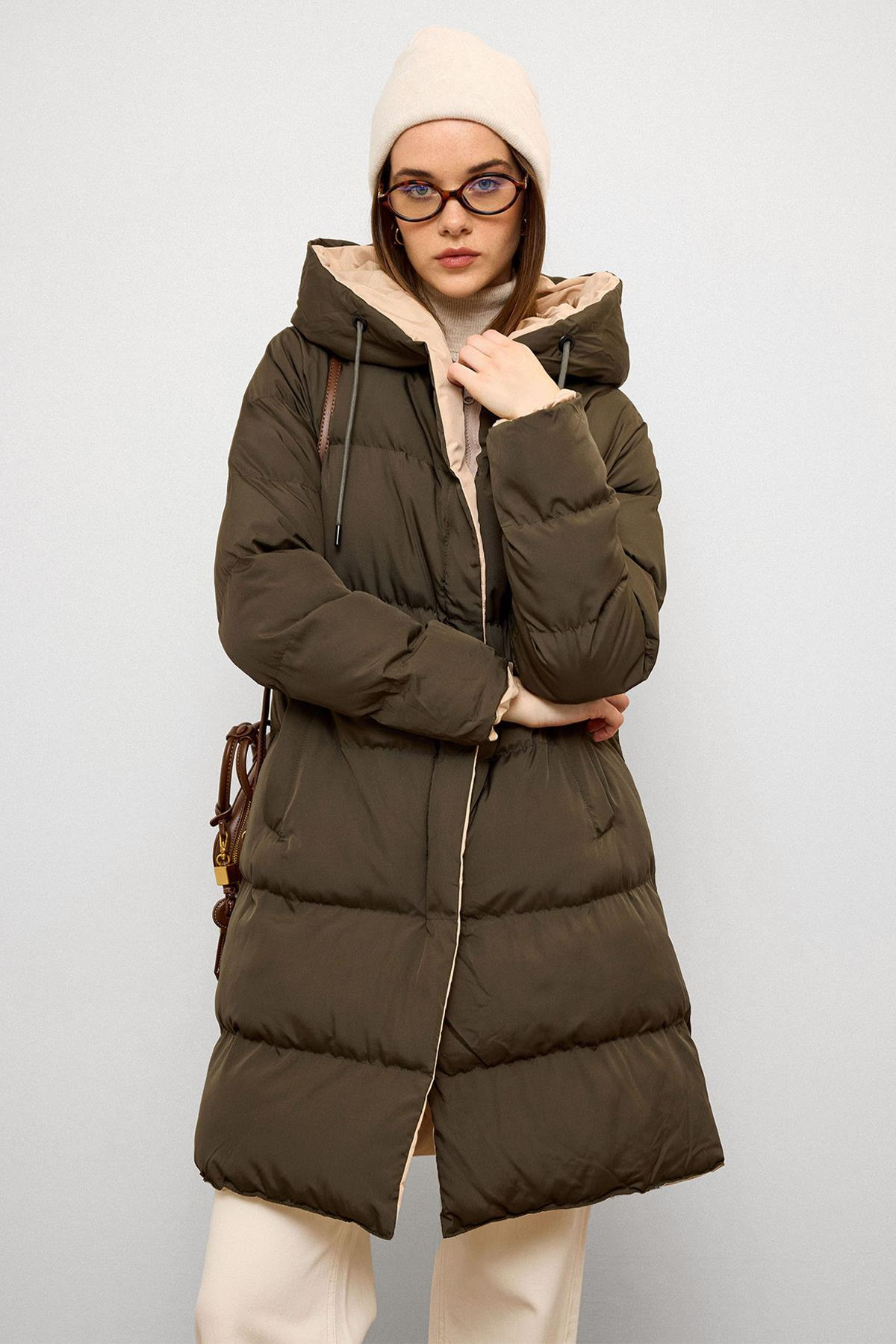 سترة منفوخة بغطاء رأس بلونين على الوجهين حجر الكاكي 5371