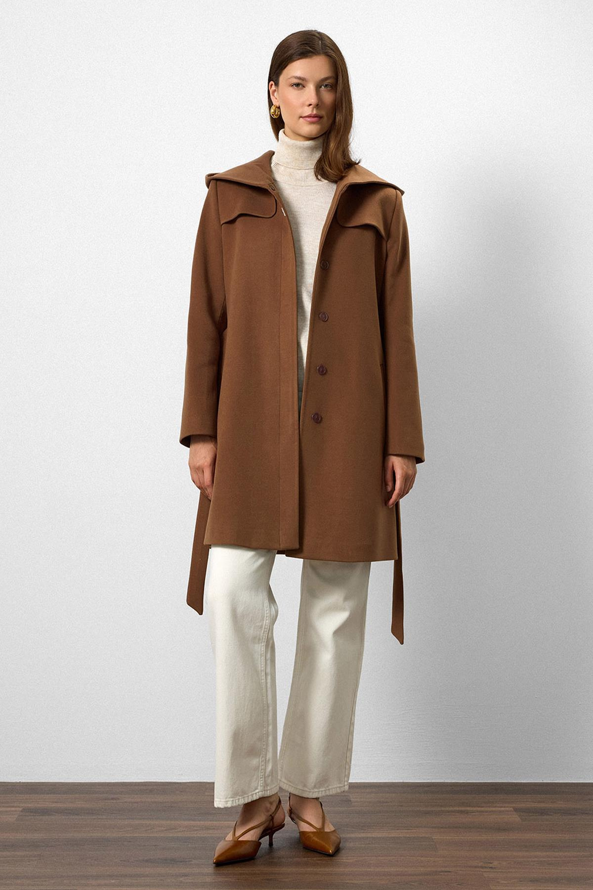 معطف بغطاء رأس وتفاصيل عباءة التبغ 3109