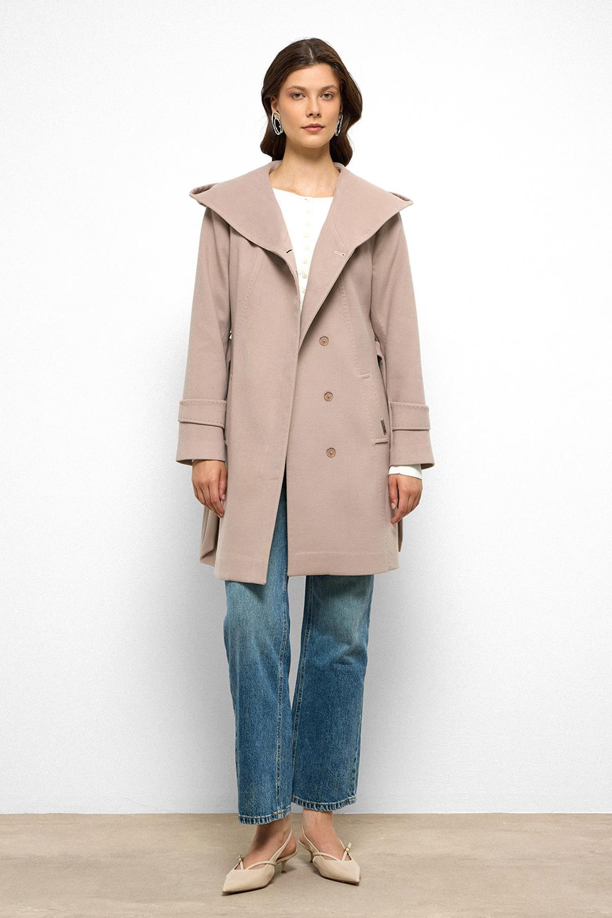 معطف بغطاء رأس مع تفاصيل غرزة منقطة حجر 3102