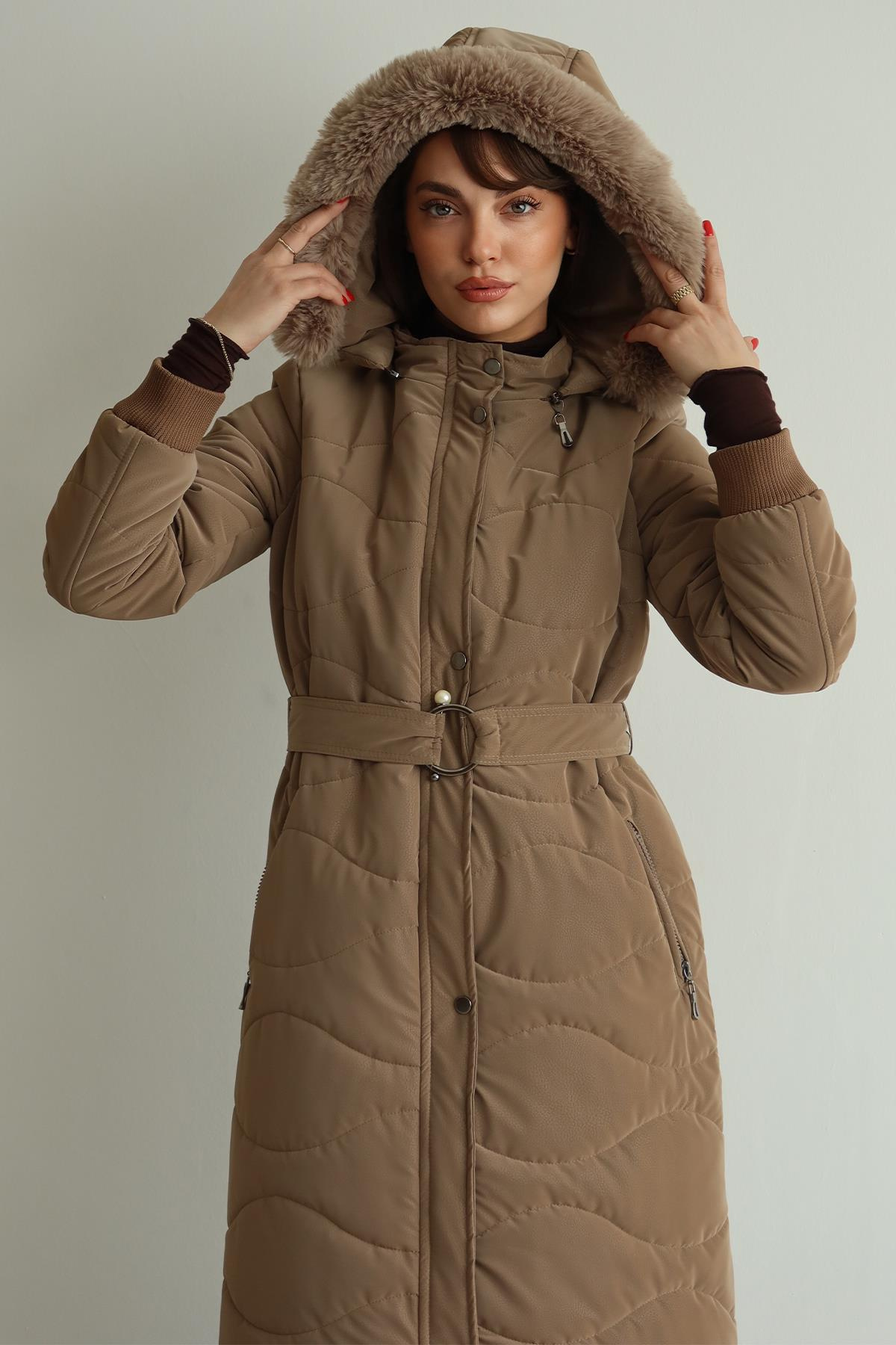 Kapüşonu Çıkabilir Kürklü Fermuarlı Uzun Kapitone Mont S.KAHVE 6802