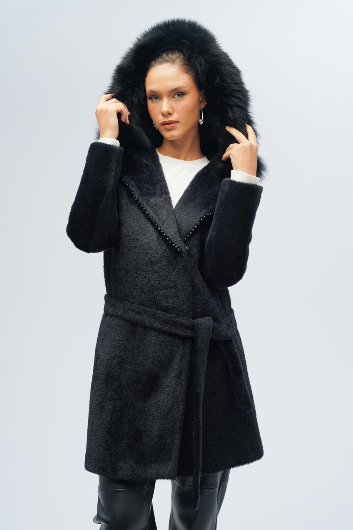 Kapüşonu Kürklü İnci Detaylı Peluş Kaban SİYAH 3097-TK