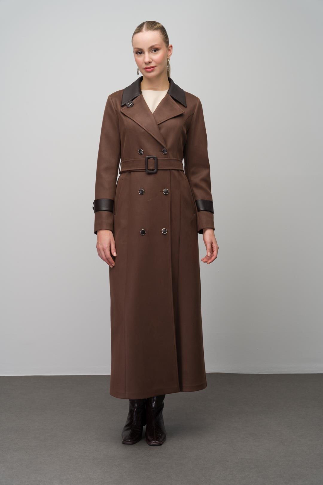 معطف علوي مزدوج الصدر من جلد الغبردين المزين بالجلد السويدي قهوة 6647