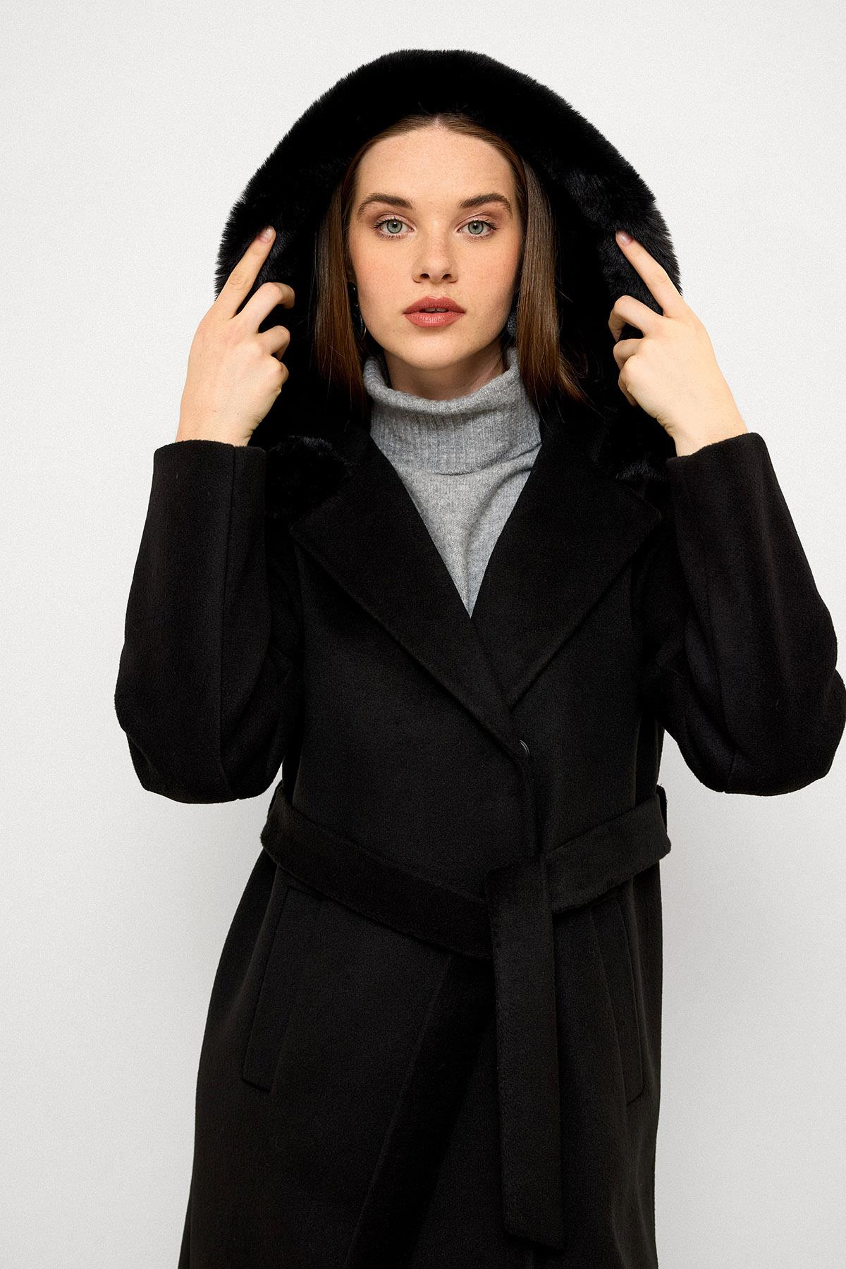 معطف فروي طويل بقلنسوة ورباط على الخصر أسود 3107