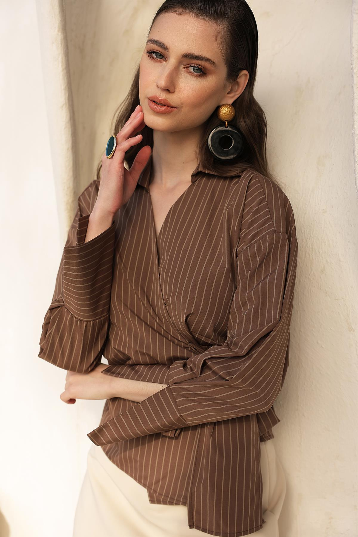 Manşet Detaylı Yandan Bağlamalı Çizgili Gömlek LATTE 9335