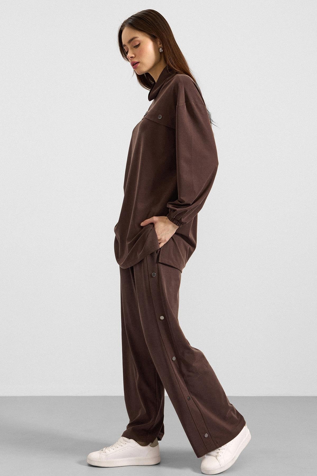 Metal Aksesuarlı Premium Kumaş Sweat Pantolon Takım KAHVE 9404-TK