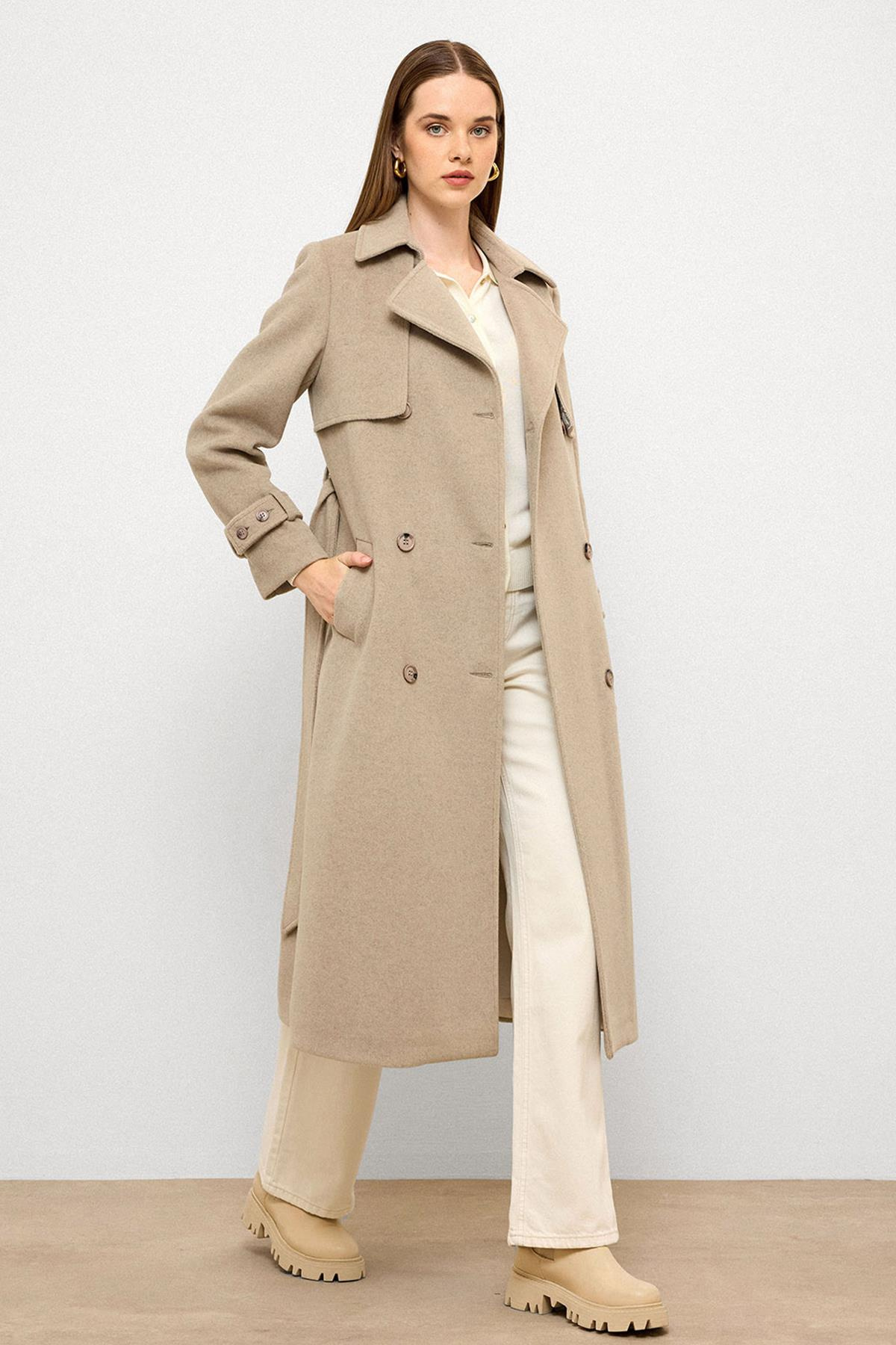 معطف مزدوج الصدر مع تفاصيل الرأس مزيج الحجارة 3091