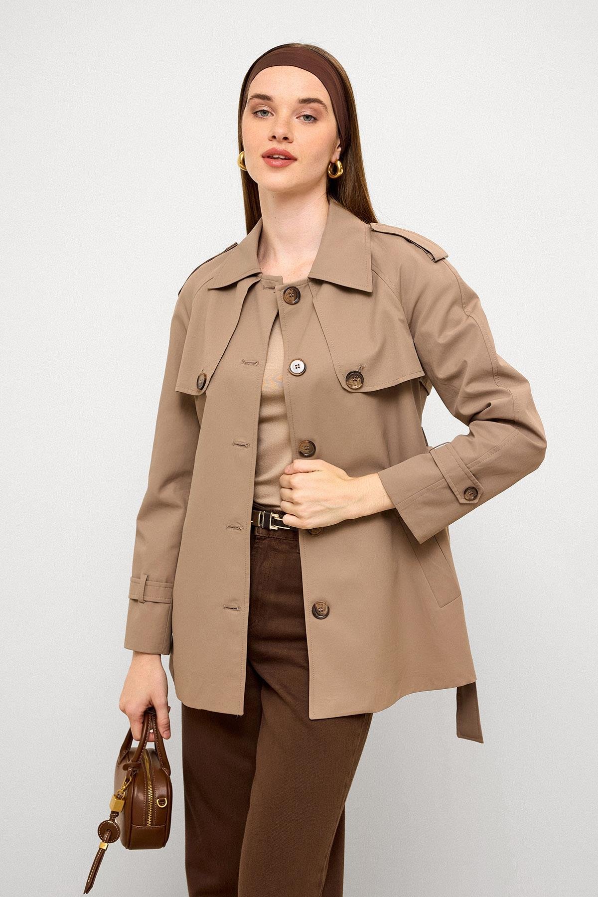 Pelerin ve Apolet Detaylı Su İtici Özellikli Kısa Trençkot S.KAHVE 6765