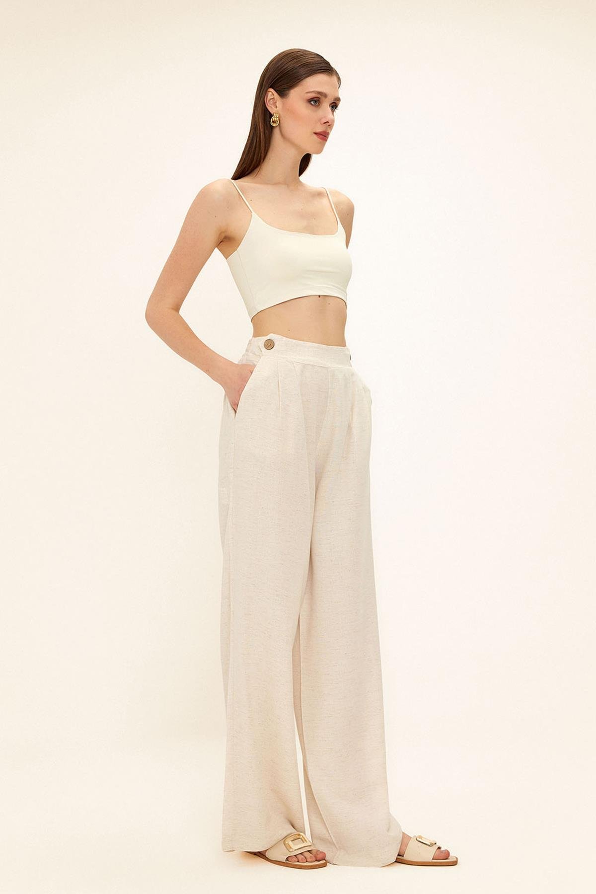 بنطلون كاجوال مع طيات وتفاصيل أزرار يفعل 7581